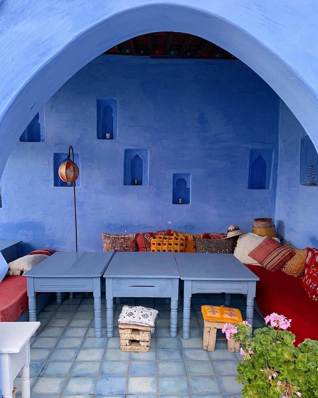 ELLE girl JAPANさんのインスタグラム写真 - (ELLE girl JAPANInstagram)「エル・ガールがおしゃれガールのお気に入りトラベルスポットをリサーチ⛱♡これからの旅行の参考にしてみて👀💭﻿ ﻿ 📍モロッコ、シャウエン﻿ 📸 @nkkjr ﻿ ﻿ "青の街"と呼ばれるモロッコ北部の都市、シャウエン💭家の壁や階段まで、建物のほとんどが美しい青色💙まるでおとぎ話のような幻想的な街並みに、ぜひ足を運んでみては？🌟﻿ ﻿ 🦄🦄🦄﻿ @ellegirl_jp ではみんなの素敵な投稿をご紹介♡﻿ 「 #トラベル 」「 #海外コスメ 」「 #ネイル 」の写真を募集中🤳﻿ #ellegirluni や @ellegirl_jp をタグ付けして投稿してね📲﻿ ﻿ ﻿ #ellegirl #ellegirltravel #海外旅行大好き #海外旅行 #女子旅行 #エルガール #女子旅 #トラベル #旅行コーデ #旅行好き女子 #旅行大好き #エルガール #絶景スポット #モロッコ旅行 #モロッコ #アフリカ #シャウエン #シャウエンブルー #シャフシャウエン #青い街 #青の街 #モロッコ旅」3月11日 18時41分 - ellegirl_jp