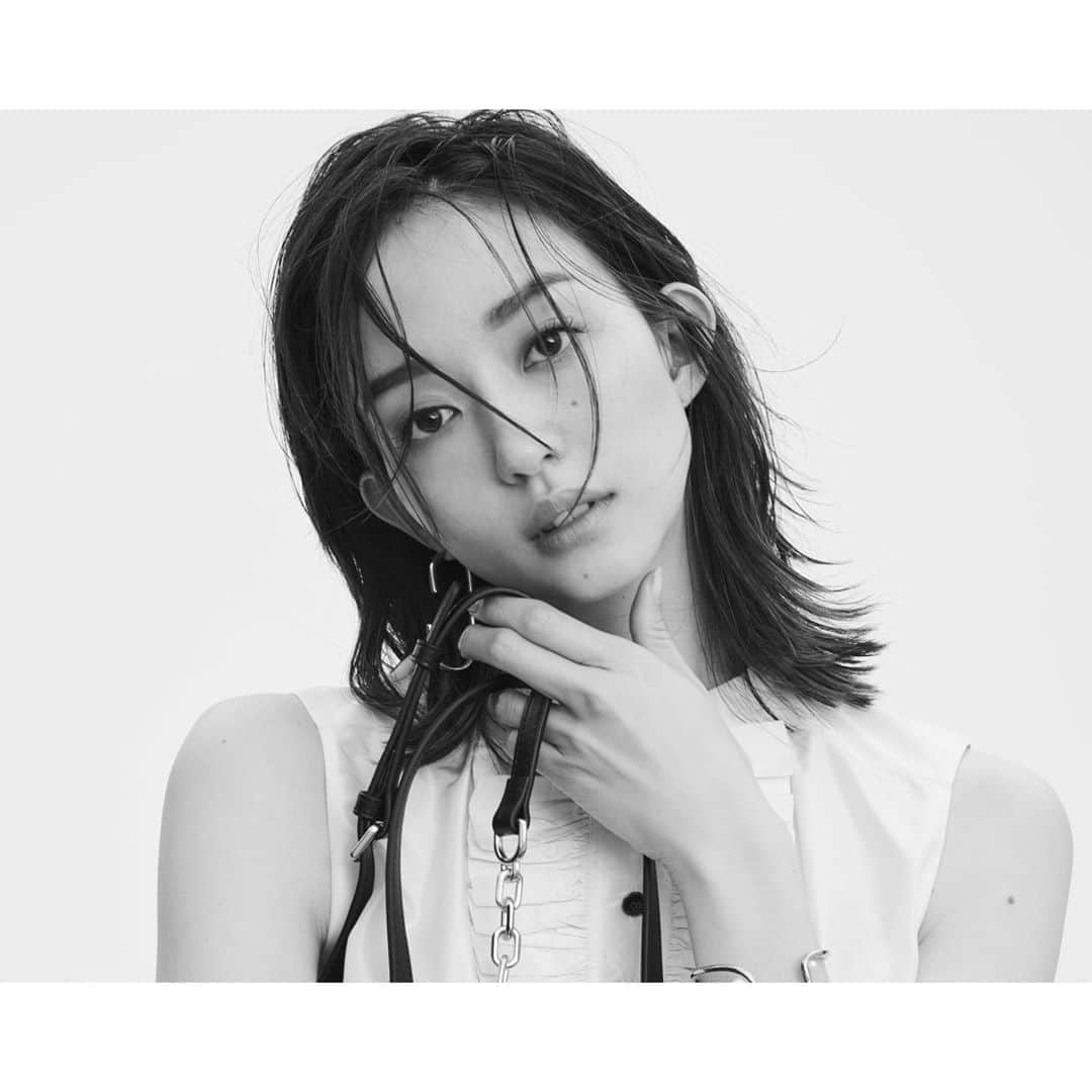 松島花さんのインスタグラム写真 - (松島花Instagram)「: 写真もアップしますね📷✨ スワイプしてみて下さい👆🏻 : Samantha Thavasa 2020👜🌸 Model 松島 花 × Stylist 辻 直子 Vol.2 Spring "Simple Mode" Styling 新作コレクションを是非チェックして下さい😉 : #samantha #coloroflove #samanthathavasa  #samanthathavasa2020 #サマンサタバサ　 #辻直子 さん #松島花」3月11日 18時44分 - hana_matsushima_official