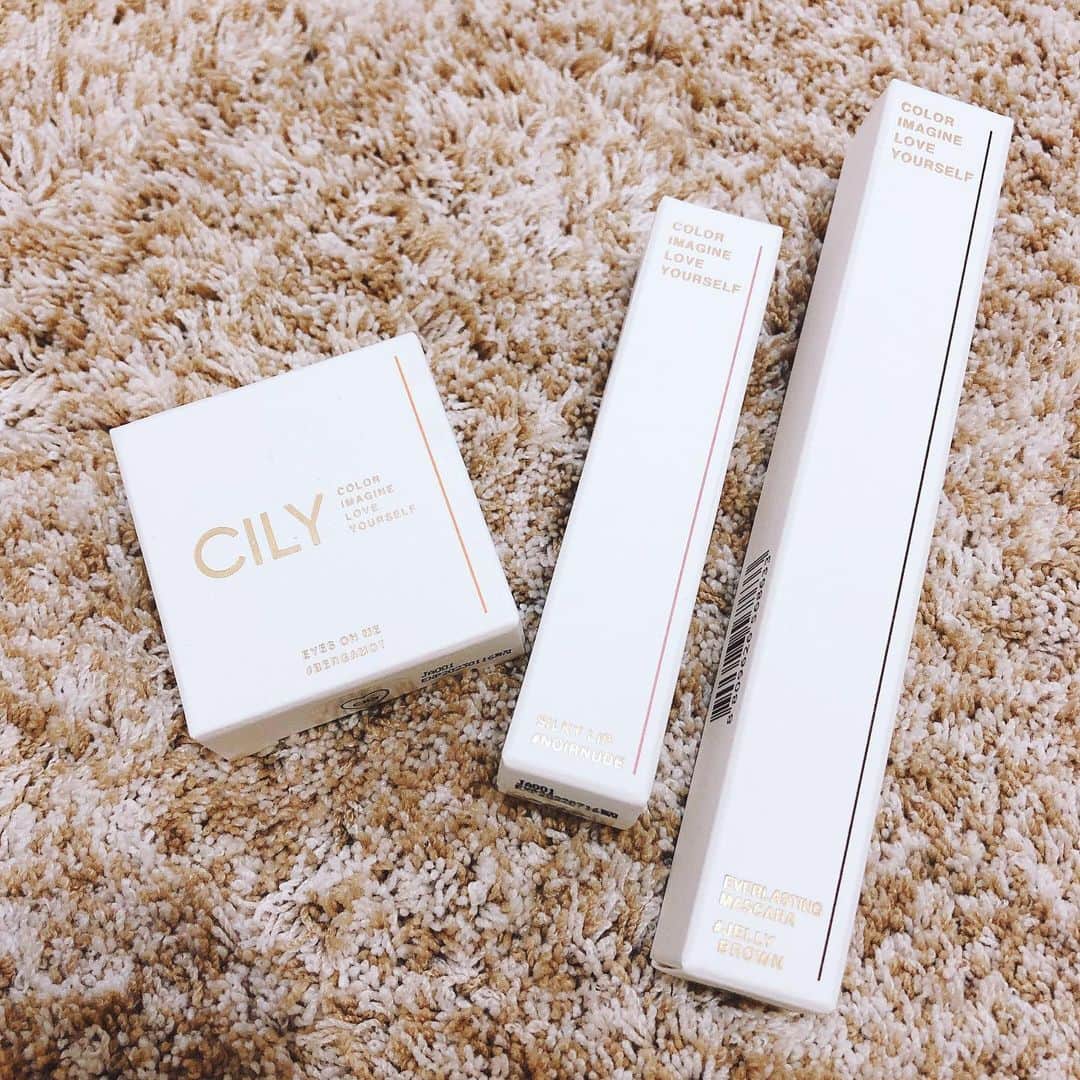 高橋花林のインスタグラム：「CILY買ってみたよ！ パッケージも艶消しって感じで可愛い♡  テリちゃん好きなんだよな〜」