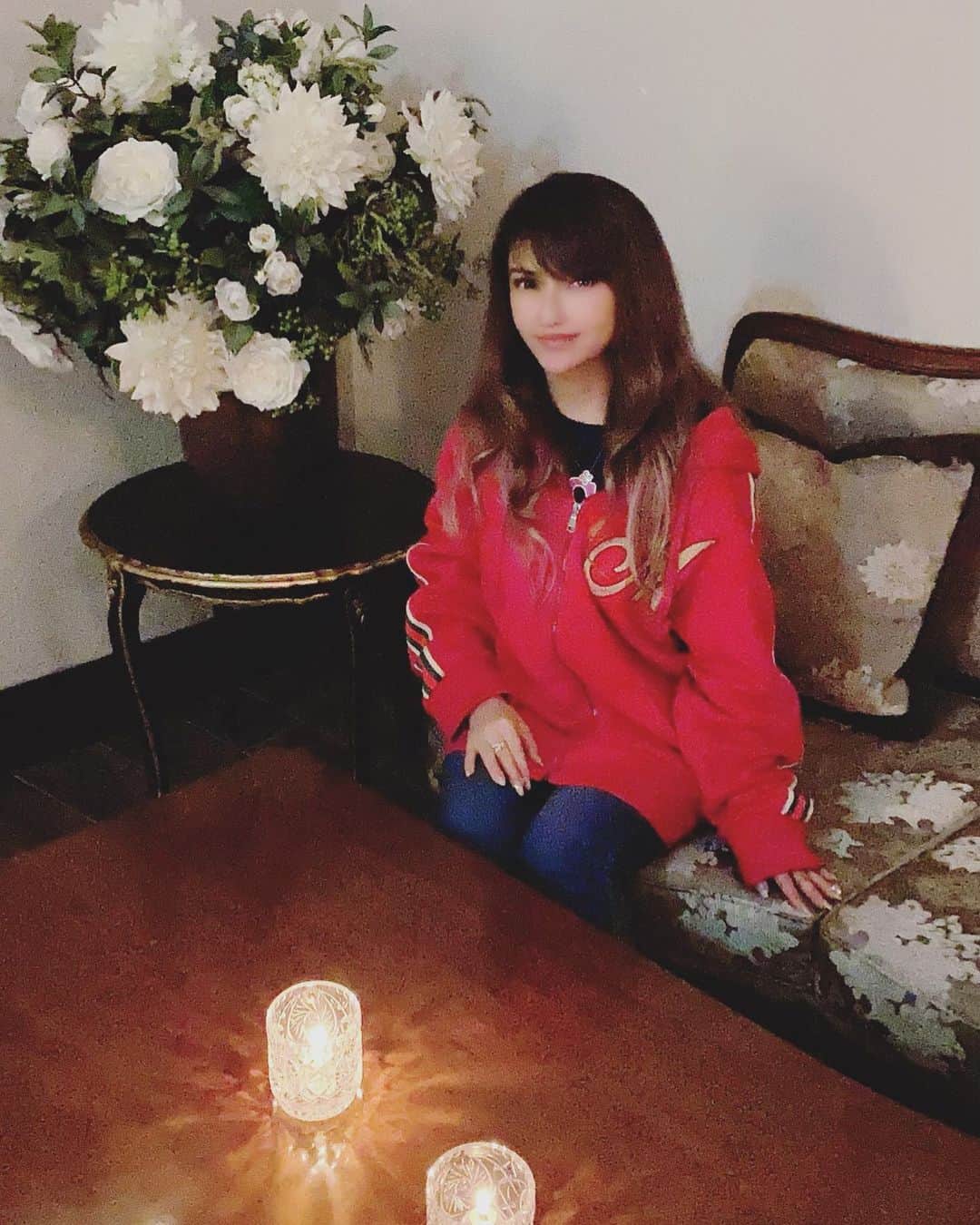 selfieneのインスタグラム：「#行動する とね 必ず#壁 や#障害や#問題 #トラップ が立ちはだかるのよ でも、それを一つづつ#乗り越える と #経験値 が上がり それが#自分の強み だったり #コンテンツ すなわち #自分の商品 になっなりする だから、どんどん行動して 壁に打ち当たって 乗り越えて #問題処理能力 を上げて行こう 上手く行かない時にこそ 人間の#真価が問われる よ✨ #投資女子  #行動すべし  #人生は冒険だ  #ビューティーソルジャー  #経営者  #旅行好きな人と繋がりたい  #バカラ好きな人と繋がりたい」