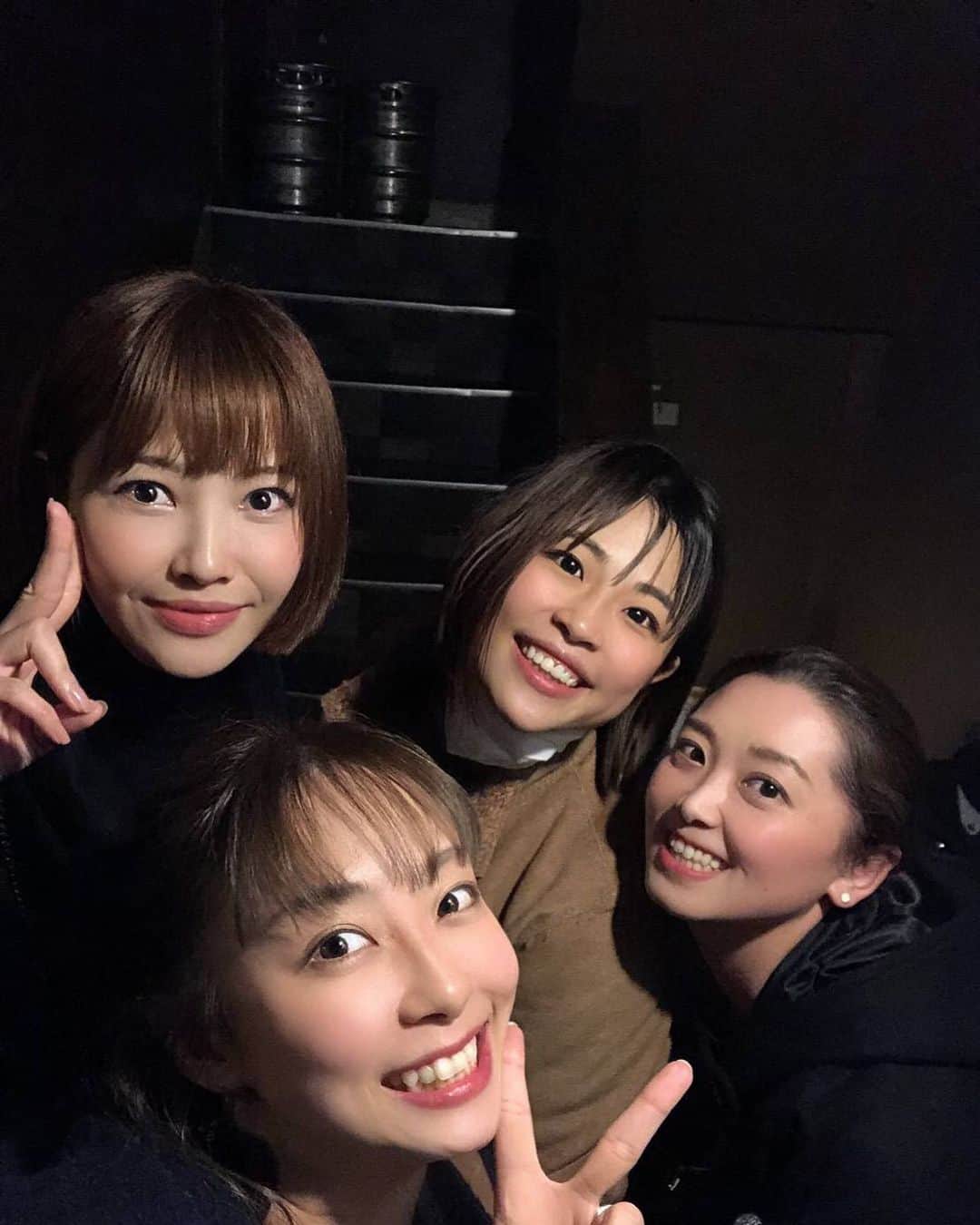 のインスタグラム：「昨日は❤️な人たちと🍺😎 いっぱい喋って、喋って、笑って、笑って、飲んで、飲んで、飲んだ！w またがんばれる！！！！ 気持ちだけは明るくいようね💪🦠😤 写真は同期で✨ 今年で出会って１５年めだってさ♩  @reiya_toa  @miku_hanahi  @miyu_sorano  #宝塚歌劇団  #93期」