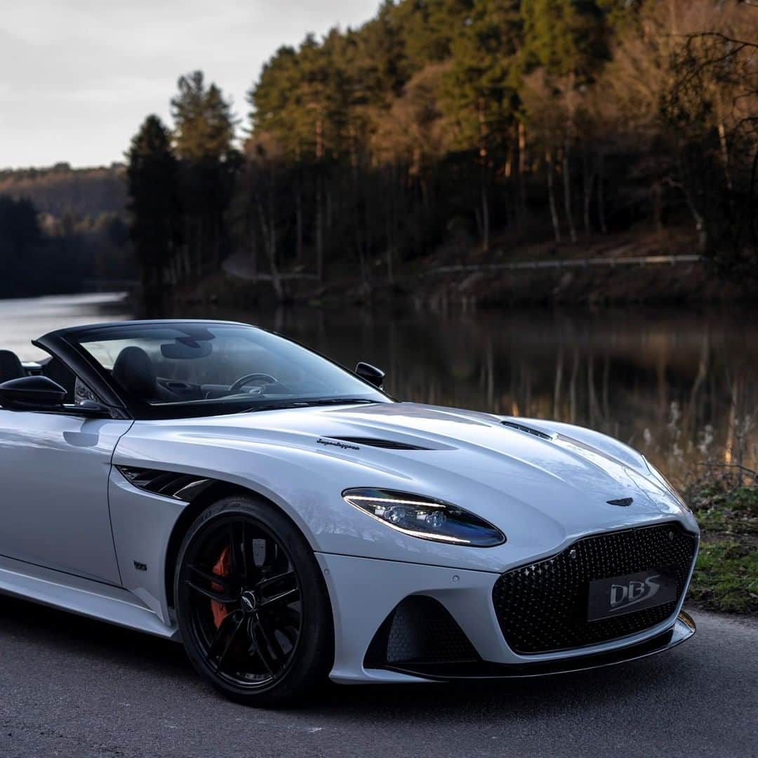 アストンマーチンさんのインスタグラム写真 - (アストンマーチンInstagram)「DBS Superleggera Volante: the ultimate open-top driving experience. Class-leading convertible technology mixed with unmistakable beauty. #AstonMartin #DBSSuperleggera #Volante」3月11日 19時00分 - astonmartin