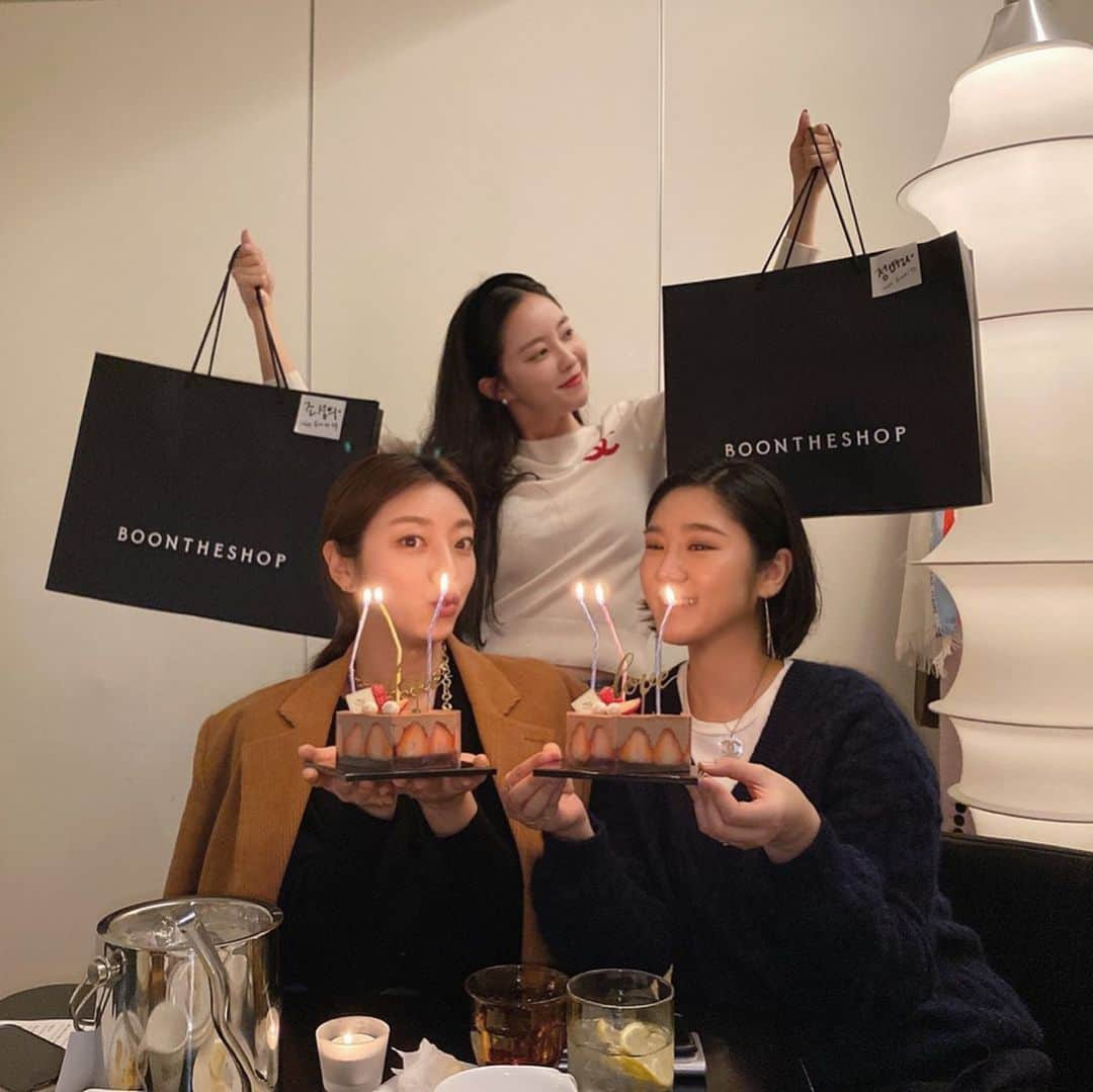 ヒョミン さんのインスタグラム写真 - (ヒョミン Instagram)「3월의 횸타클로스 🎁🎅🏻🎁 _ @by_byu @doseomi @julia_528♥️ #별섬생일축하#희는막공추카해」3月11日 19時08分 - hyominnn