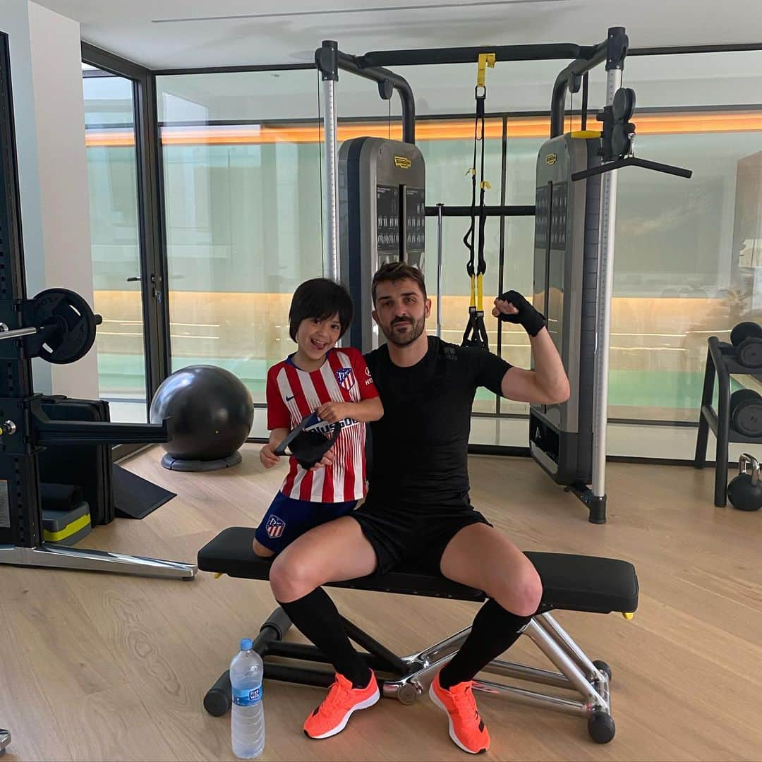 ダビド・ビジャさんのインスタグラム写真 - (ダビド・ビジャInstagram)「🧒🏻❤️🧔🏻🏋🏻💪🏻 #sportlife #gym #luca #guaperas #fatherandson」3月11日 19時19分 - davidvilla