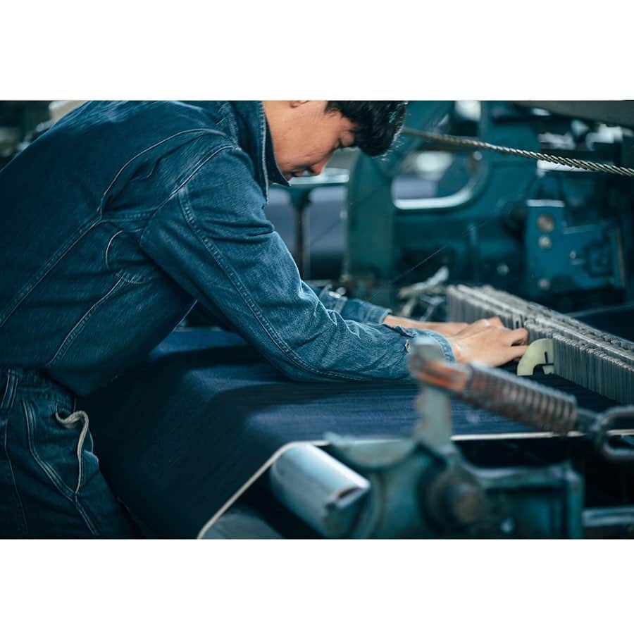 Japanblue Jeansさんのインスタグラム写真 - (Japanblue JeansInstagram)「【Ethical Products】②⁣⁣⁣ ⁣⁣ 生産工程において消費される「水」「綿」「付属」に着目し、SDGs(持続可能な開発目標)に取り組む商品を企画。⁣⁣⁣ ⁣⁣ また、限りある資源の削減、再利用だけでなく、工場で働く職人の労働環境を含め、生産に関わる全ての環境を見直しました。⁣⁣⁣ ⁣⁣ Focusing on "cotton", "water" and "accessory" consumed in the production process, we plan products that address SDGs (Sustainable Development Goals).⁣⁣⁣ In addition to reducing and reusing limited resources, we reviewed all production-related environments, including the working environment of craftsmen working in factories.⁣⁣⁣ ⁣⁣ #japanbluejeans #jeans #denim #madeinjapan #factory #selvage #okayama #児島#ethical #ethicalproducts #sustainable #sustainablefashion #sustainability #sdgs #eco #mensfashion #japanblue #ivorycoast ⁣⁣⁣」3月11日 19時25分 - japanbluejeans