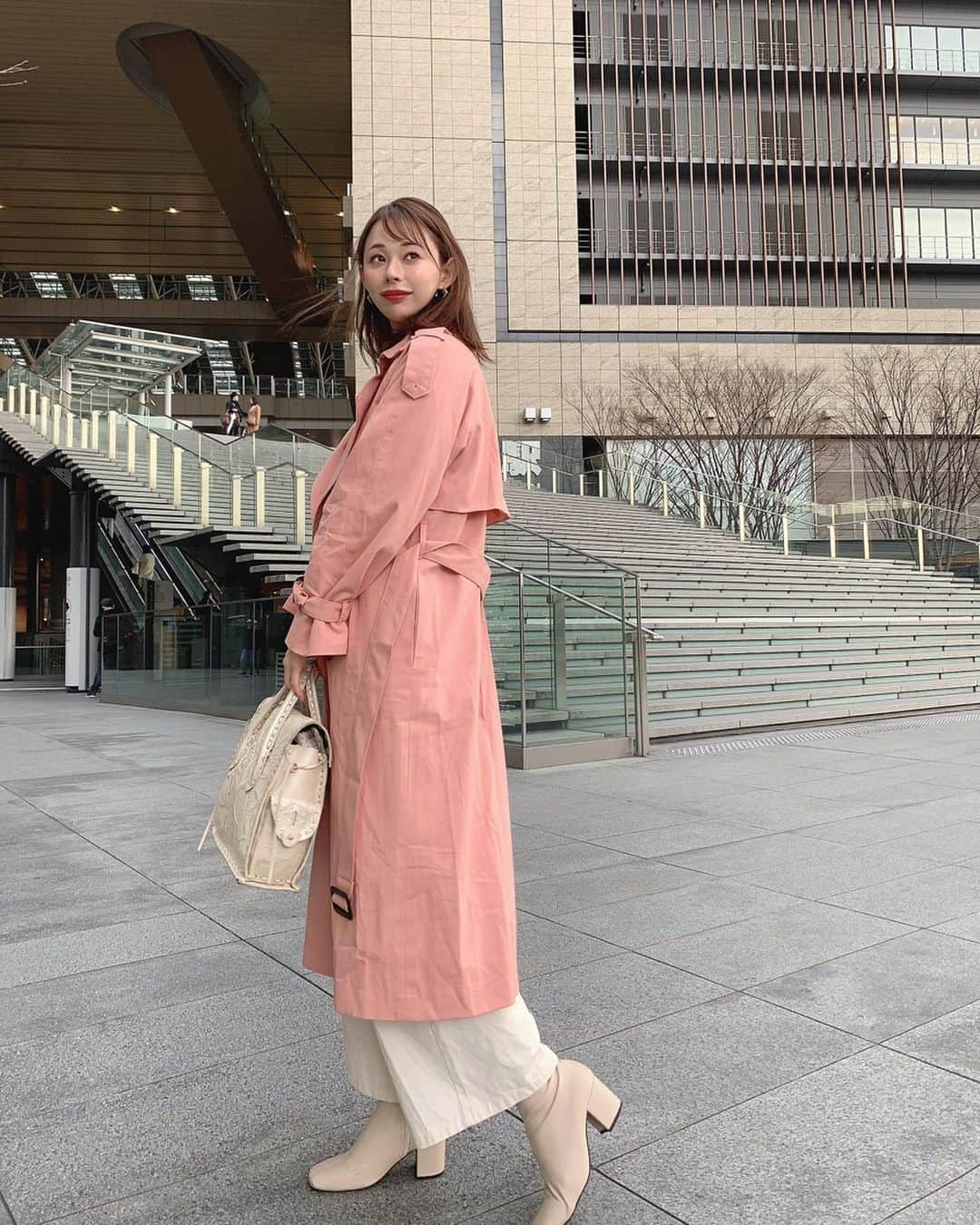 karen okajimaさんのインスタグラム写真 - (karen okajimaInstagram)「ㅤㅤㅤ  ㅤㅤㅤ 暖かいのでついにトレンチコートデビュー💓 春っぽいピンクが可愛い🙆‍♀️💘💘 春ってワクワクする〜🌸🐝 ㅤㅤㅤ  #envylook #ootd #envylook_japan #おかじコーデ #岡島かれん #秋コーデ #冬コーデ #春コーデ #コート #トレンチコート」3月11日 19時31分 - karenokajima0318