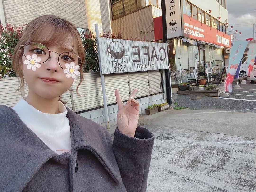 のインスタグラム：「浦和にある「クラフトカフェ」さん🍧﻿ ﻿ ・ほんのり桜2020﻿ ・チェリーブロッサム(+桜さけかす&わらび餅)﻿ ・抹茶モンブラン﻿ ・ホイップ苺とミニあんバタートースト﻿ ﻿ お久しぶりのクラフトカフェさん！﻿ 前回は車だったのですが今回電車とバスとで意外と行きやすい事が判明しました😂﻿ ﻿ 中にも苺が入っていたりチェリーシロップが入っていたり、見た目も甘か爽やかな味も新春を感じさせてくれますね🌸かき氷の後のバタートーストはさくっと食べられるサイズですがホイップもあんバターもたっぷり付けて食べれて最高でした😋  #クラフトカフェ　#浦和　#かき氷」