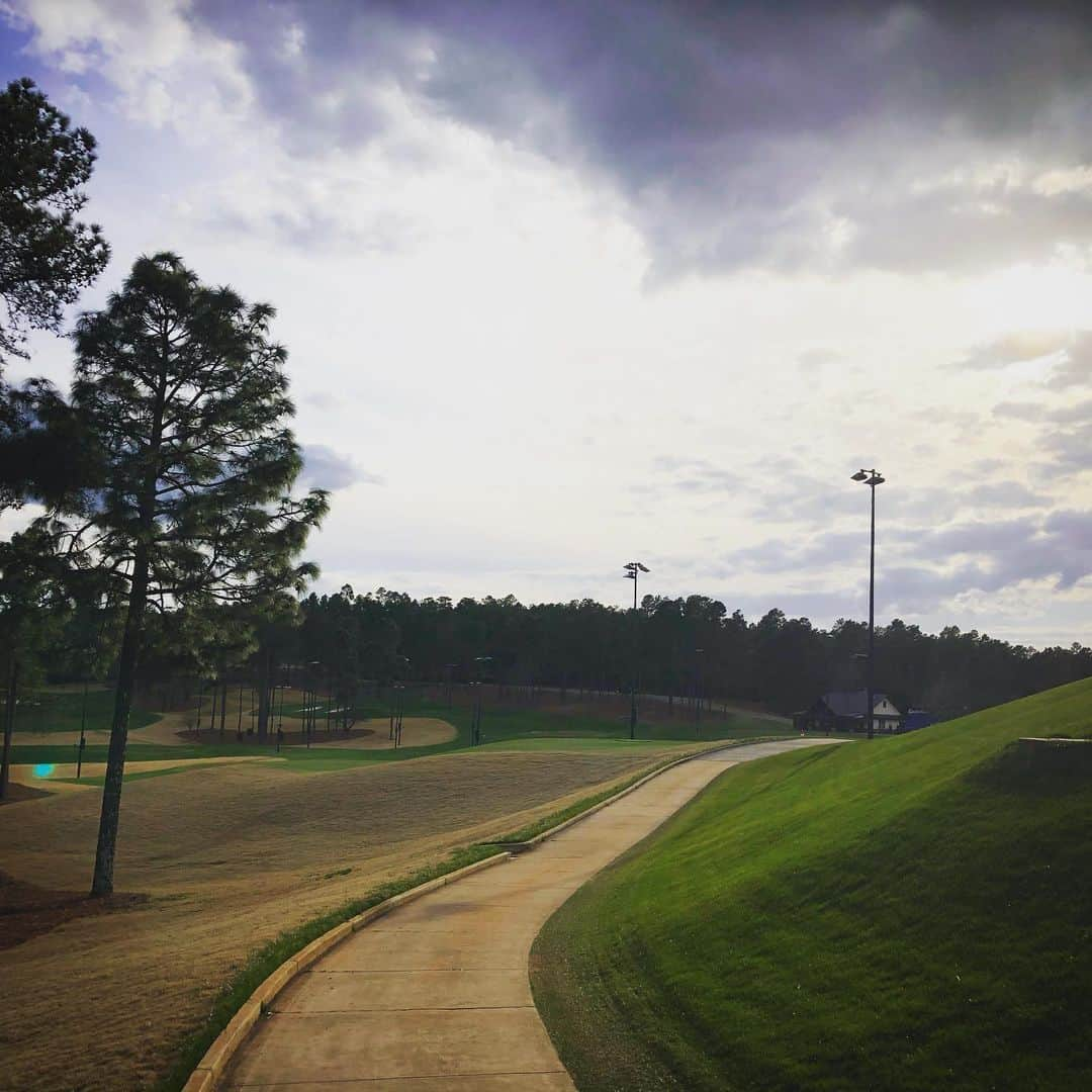 レクシー・トンプソンさんのインスタグラム写真 - (レクシー・トンプソンInstagram)「Had an amazing time at Sage Valley , got to play there for the first time and be there for the big announcement of girls being added to the field next year for the @juniorinvitational ! So happy to be a part of it. :)」3月12日 5時46分 - lexi