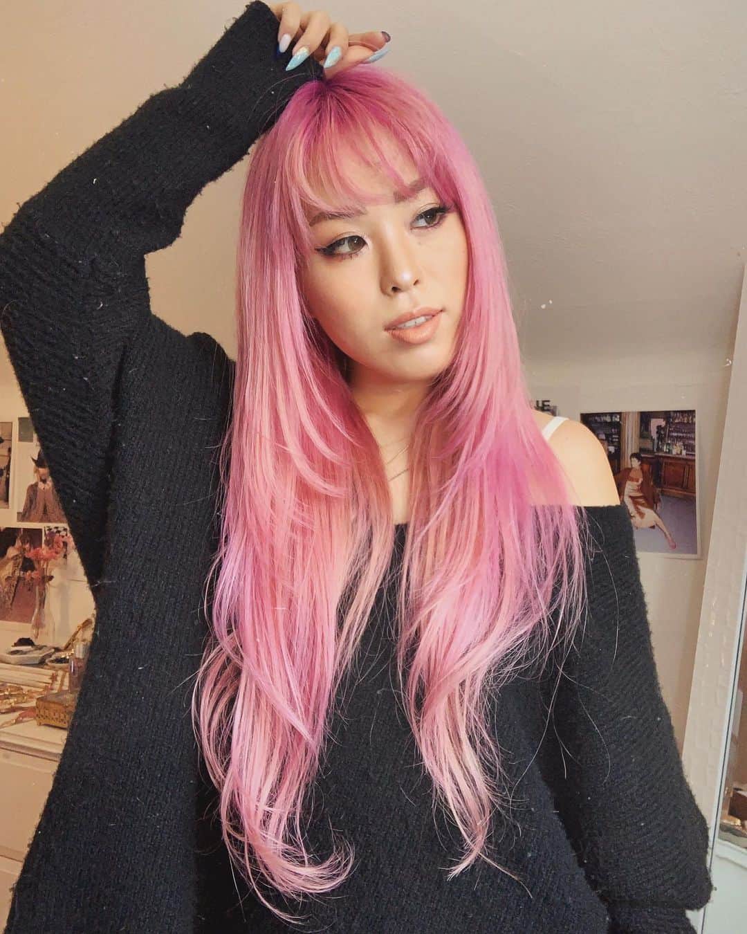 AikA♡ • 愛香 | JP Blogger • ブロガーさんのインスタグラム写真 - (AikA♡ • 愛香 | JP Blogger • ブロガーInstagram)「Pink mermaid for lifeeee 💕🌸 #swipeleft Decided to switch things up for Hawaii 🌺 even tho I am still so obsessed with my silver/gray color at the moment! I'm not sure what color it will turn out though tbh, so here are some pics of my pink hair over the years 💓 It was hard to pick only 10 haha 😆 ﻿ My first ever pink hair was back 4 years ago ( the last photo! ) Who remembers all these selfies and pics!? 😂🤩 If you do, wow you are so loyal 👏🏻👏🏻✨ More of my hair journey 👉🏻 #loveclosethairnmakeup﻿ ﻿ ⋆ ⋆ ⋆ ⋆ ﻿ ﻿ 今日ゎサロンday 💇🏼‍♀️💕﻿ 来週のハワイにためにシルバーグレーから﻿ カラーチェンジする事にしたのだぁ🧜🏻‍♀️✨﻿ 実際なんの色になるか分からないんだけどww﻿ だから出来上がりまでお楽しみ〜♬😆﻿ ﻿ 今までのピンクヘアーまとめてみたょ💓﻿ ありすぎて10枚選ぶの大変だった💦😂﻿ 最初にピンクにしたのが4年前😳(一番最後の写真🤳🏻)﻿ 10枚全て覚えてる人いる？﻿ もしそうならYOUありがとぉぉ👏🏻👏🏻✨﻿ ﻿ Myヘアーの歴史このハッシュタグから見れちゃうよ👉🏻 #loveclosethairnmakeup ﻿ -﻿ #pinkhair #pinkhairstyle #mermaidhaircolor #asianhaircolor #seattlehairsalon #pinkhairedgirl #ピンクヘアー」3月12日 6時11分 - aikaslovecloset
