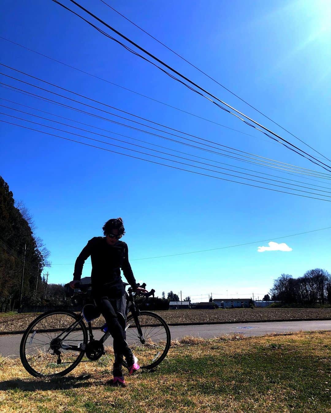 樽美酒研二さんのインスタグラム写真 - (樽美酒研二Instagram)「自転車日和でした🌻✨ 本日の走行距離55.17km  お疲れっした♪(´∀｀=)」3月11日 21時46分 - ketsu.no.kamisama