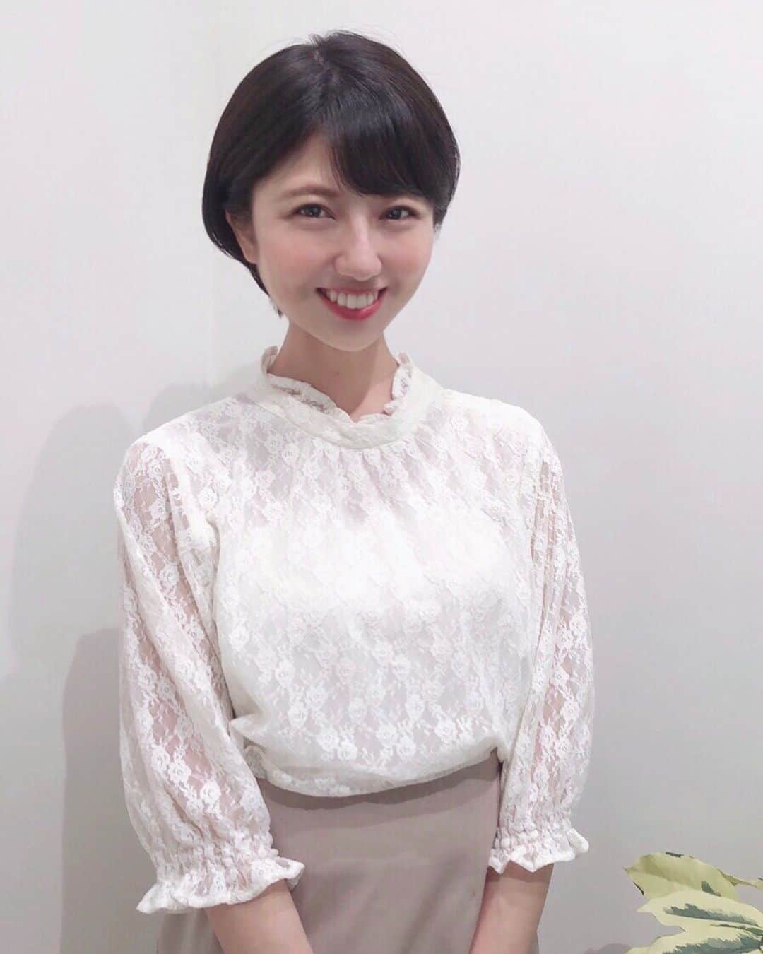 太田英里さんのインスタグラム写真 - (太田英里Instagram)「* ･ 本日の撮影終わりましたー！ とっっても楽しかった、、、🥺✨ 早く皆さんにお知らせしたいなあ🥰 そして、撮影前にさゆりさんが カット＆ヘアメイクをしてくださいました🥺 いつもありがとうございます🥰🥰 ･ #太田英里 #Bright #三重PR大使 #ミス桑名 #ナチュラルフードコーディネーター #健康食コーディネーター #釣りガール #女優 #モデル #model #actress #talent #shorthair #ショートヘア #丸顔 #l4l #like4like #followme #instagood #hairmake」3月11日 21時57分 - eririiin56