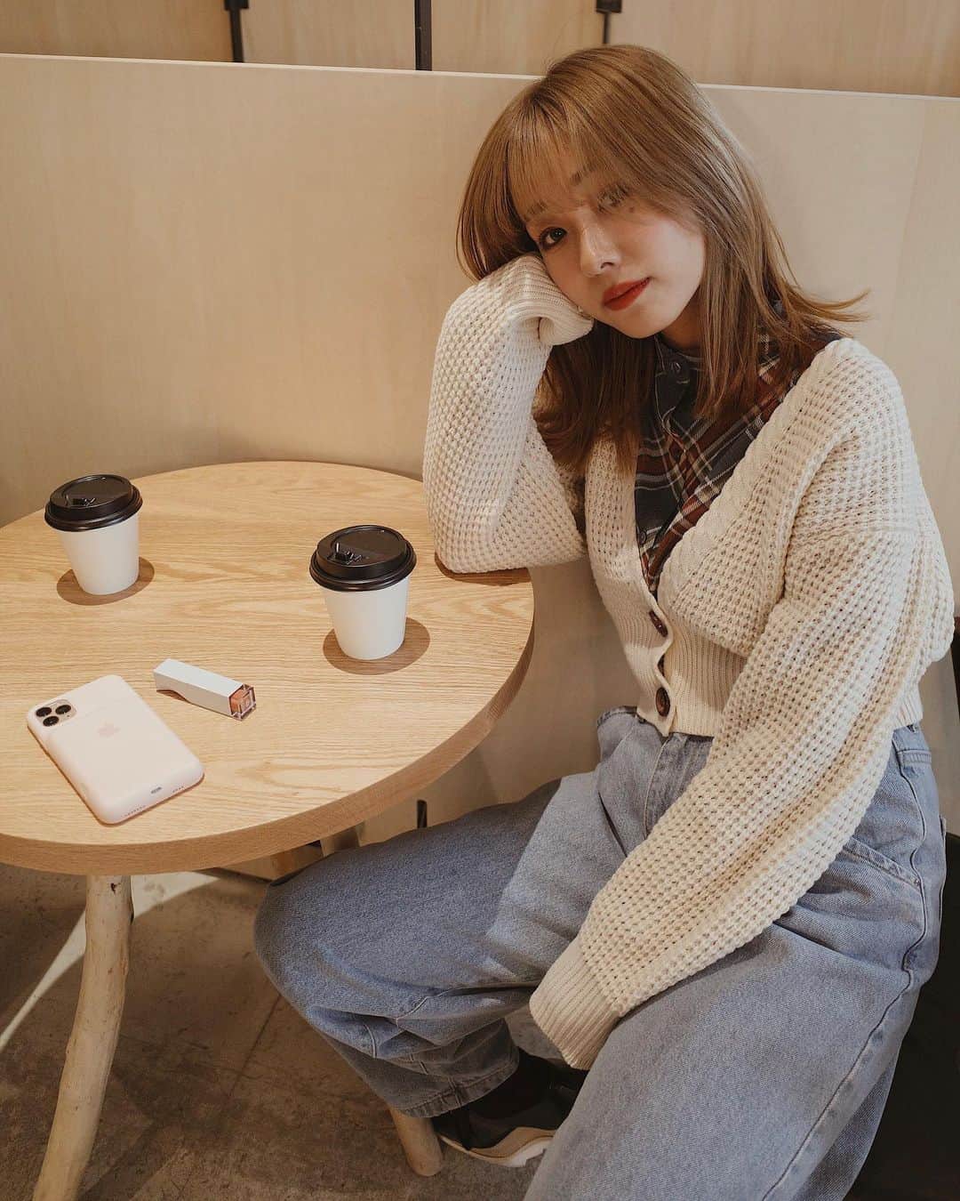 前田希美（まえのん）さんのインスタグラム写真 - (前田希美（まえのん）Instagram)「空き時間に #のんカフェ巡り へ。 赤羽橋に新しくできたカフェです。 @tailored.cafe  お仕事でよく赤羽橋に行くので カフェができて嬉しい。 ほうじ茶ソイラテが美味しかったです。 これからよく出現すると思うので 見かけた方は、 またいる！って思ってください。笑  私服はN WITH.のブラウスと ニットカーディガンです。 どちらも発売中です。 良かったらチェックしてくださいね。  そして実はハイトーンともおさらばです。 newhairまた投稿します♡  #のんの私服 #のんカフェ巡り  #tailoredcafe #azabujuban #赤羽橋カフェ  #麻布十番カフェ #cafe」3月11日 22時04分 - maeda_nozomi