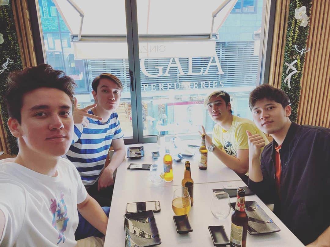 マルクのインスタグラム：「アンドラで日本食〜♪ もうすぐ4人のチャンネルで初動画をアップするのでお楽しみに😁」