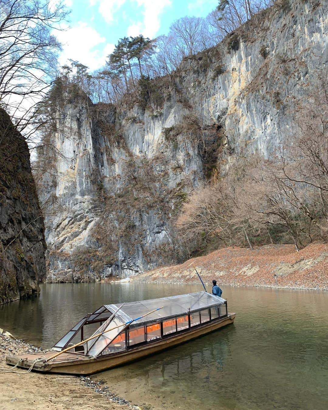 タビフク。のインスタグラム：「今夜のタビフクは岩手県猊鼻渓へ まるで水墨画の世界に入り込んだかのような本当に素敵な場所 #再放送　#tabifuku #bstbs #岩手　#女子旅　#宮河マヤ　#祥子」