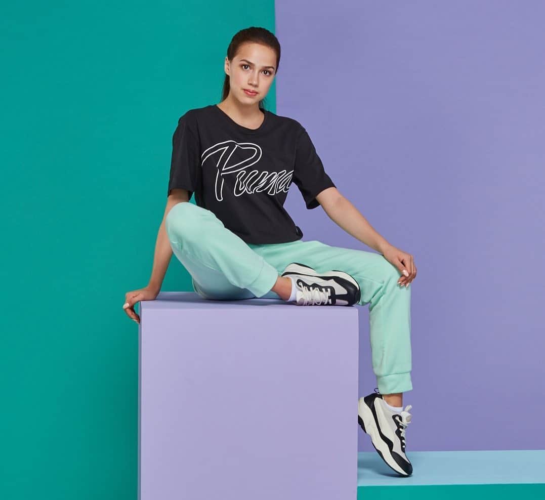 アリーナ・ザギトワさんのインスタグラム写真 - (アリーナ・ザギトワInstagram)「В весенней коллекции PUMA 🌿 New spring collection by PUMA 🌾 プーマによる新しい春コレクション 🌱 #sportwear #newcollection #puma @pumarussia」3月11日 22時25分 - azagitova