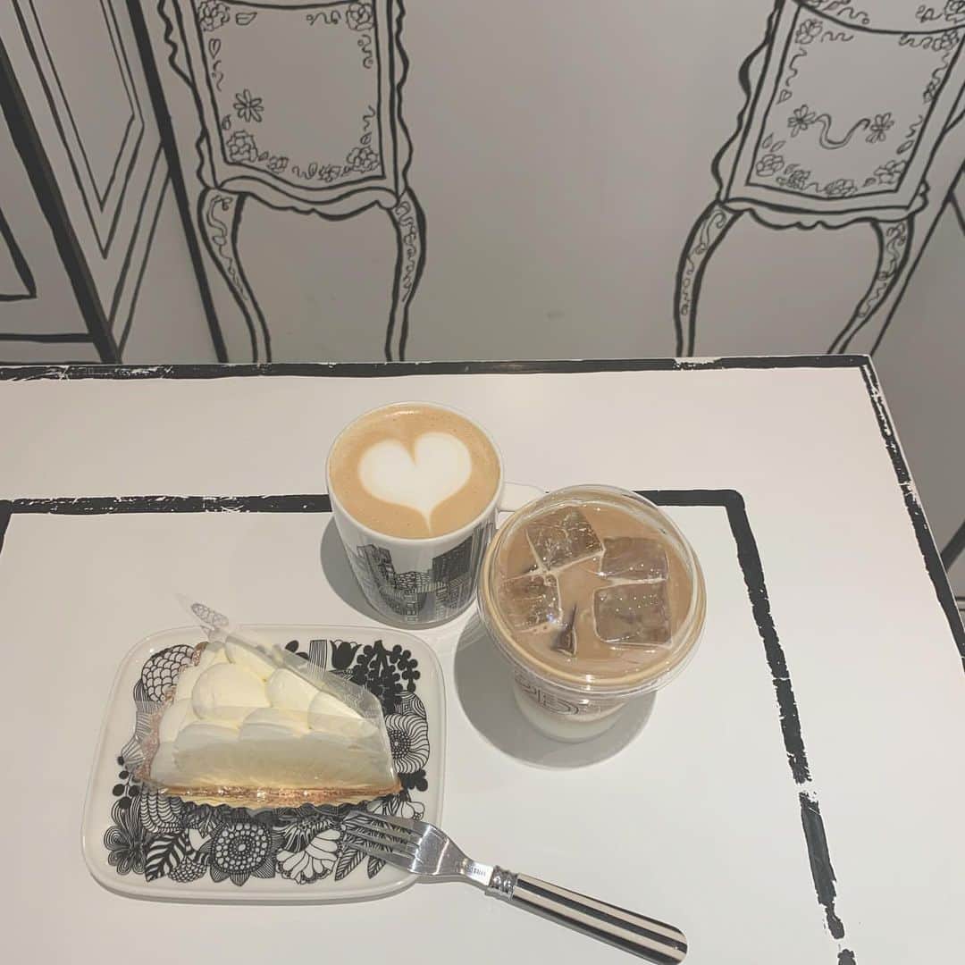 SUCLEさんのインスタグラム写真 - (SUCLEInstagram)「#新大久保カフェ  韓国っぽカフェがやっぱり好みなの🇰🇷 新大久保で韓国カルチャーを楽しんだら おしゃれなカフェにも行きたいですよね☺️ 今回は保存版♡新大久保カフェを ご紹介！！ 2枚目のカフェ 📍2d Cafe 韓国に本店があるユニークなカフェ！ 二次元に居るみたいなアート空間でひといき♡  3枚目のカフェ 📍MACAPRESSO TOKYO 韓国式マカロンはおもちゃみたいな かわいさとほっこりした味わいが魅力♡  4枚目のカフェ 📍GOGO タッカルビ 話題のチーズマニマニで 気になる韓国料理を制覇🧀  5,6枚目のカフェ 📍Seoul cafe ユニークな韓国かき氷や 雲みたいなふわふわのケーキが 話題なんです🍧☁️ @sucle_ では紹介する写真を募集中👧🏻﻿﻿ ﻿﻿﻿﻿ ﻿﻿﻿﻿﻿﻿﻿﻿﻿﻿﻿﻿ タグ付けやハッシュタグをつけてくれた投稿からもピックアップした写真をリポストしています！﻿﻿﻿﻿﻿﻿﻿﻿﻿﻿﻿﻿﻿ #sucle をつける か このアカウントをタグ付けして投稿してね📸﻿﻿﻿﻿﻿﻿﻿﻿﻿﻿﻿﻿﻿ #おしゃれ #カフェ  #インスタ映え #インスタスポット #フォトジェニック #カフェ巡り #カフェ巡り大好きな人と繋がりたい #おいしい  #新大久保カフェ巡り #新宿カフェ #ケーキ #チーズマニマニ #タルト #トゥンカロン #韓国マカロン #韓国カフェ #新大久保 #しのくぼ #ホイップクリーム #2dcafe #seoulcafe #gogoタッカルビ #macapresso #macapressotokyo #マカプレッソ #ソウルカフェ #東京カフェ」3月11日 22時18分 - sucle_