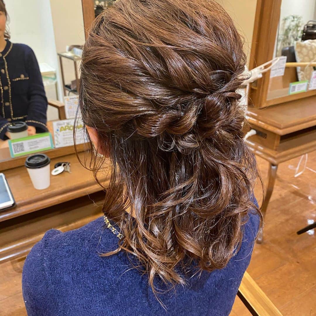 里美ゆりあのインスタグラム：「♬︎♡ #ハーフアップ #ヘアセット #hairstyle」