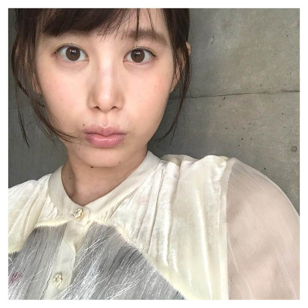 金城茉奈のインスタグラム：「おやすみなさい🌜#goodnight」