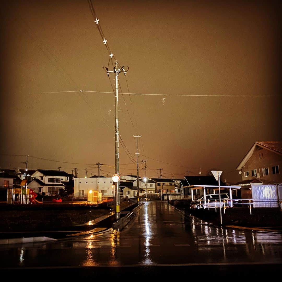 古市憲寿さんのインスタグラム写真 - (古市憲寿Instagram)「雨に濡れた町。」3月11日 23時08分 - poe1985