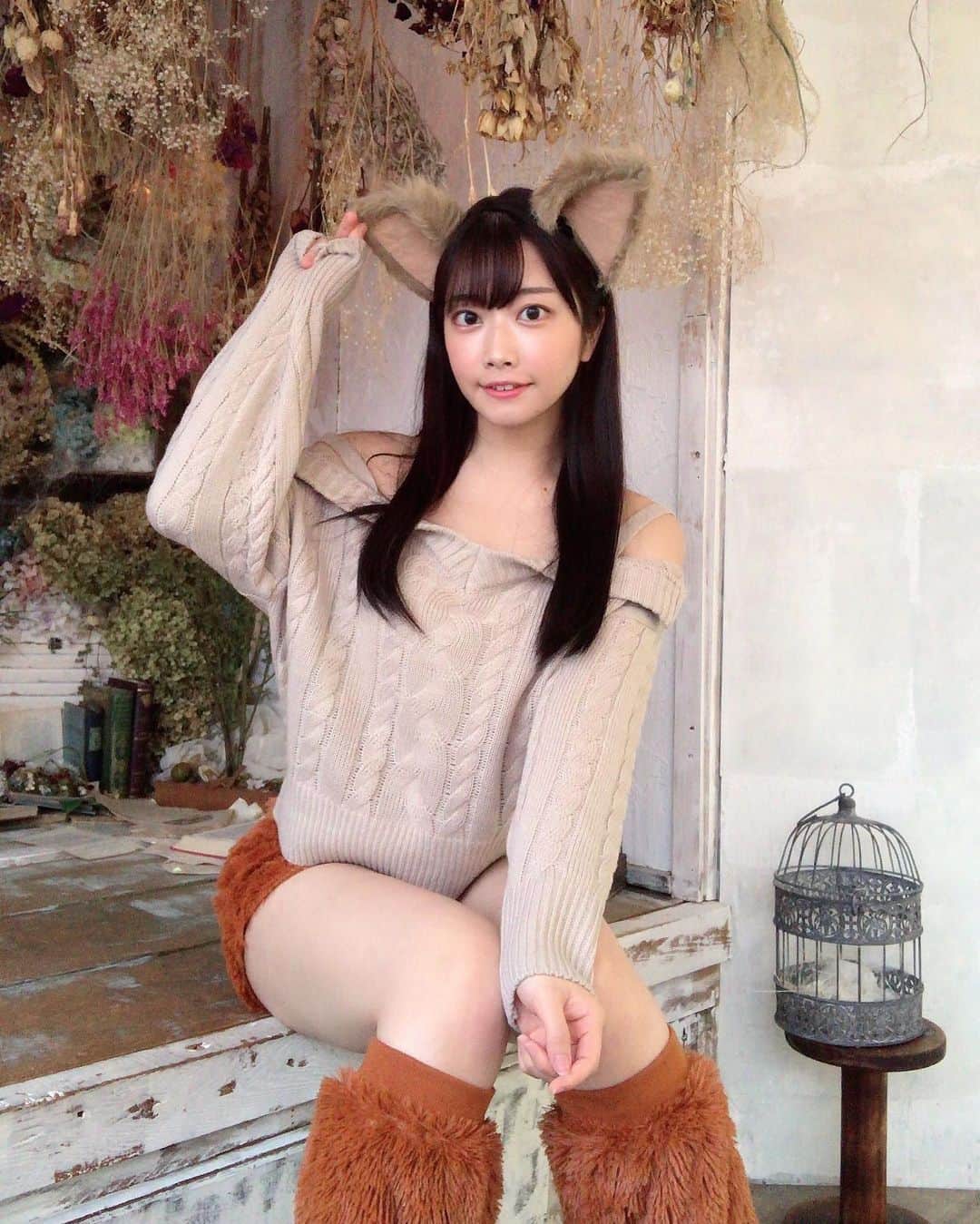 西井綾音のインスタグラム：「. こんばんは🦊🦊 . . . PACIFIC RACING TEAM お披露目撮影会の申し込みが始まりました✨ . . コスチューム姿初披露です💓 みんな会いに来てね✨ URLはストーリーに載せましたっ！ . . . . . . . . . . . . . #どんぎつね #西井綾音 #コスプレ #コスプレイヤー #インスタグラビア #撮影会モデル  #アニメ好きな人と繋がりたい #ケモミミ  #cosplay  #cosplaygirl #cosplayer  #chinagirl #idol #animecosplay #kawaii #kawaiigirl  #coser #japanesegirl #model #anime  #otaku  #lfl #likeforfollow #l4l #角色扮演  #粉我 #动漫 #코스프레 #性感」