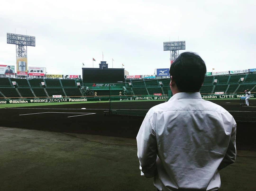 ボールボーイ佐竹さんのインスタグラム写真 - (ボールボーイ佐竹Instagram)「‪センバツ高校野球中止のニュースは衝撃的でした。僕も高校球児だったので、甲子園という場所が高校球児にとってどれほど大切な場所かわかります。本当に悔しいと思います。しかしここまでやってきた事は決して無駄ではありません。なのでどうか、腐らず、夏の甲子園を目指して欲しいです。#高校野球‬」3月11日 23時11分 - ballboysatake