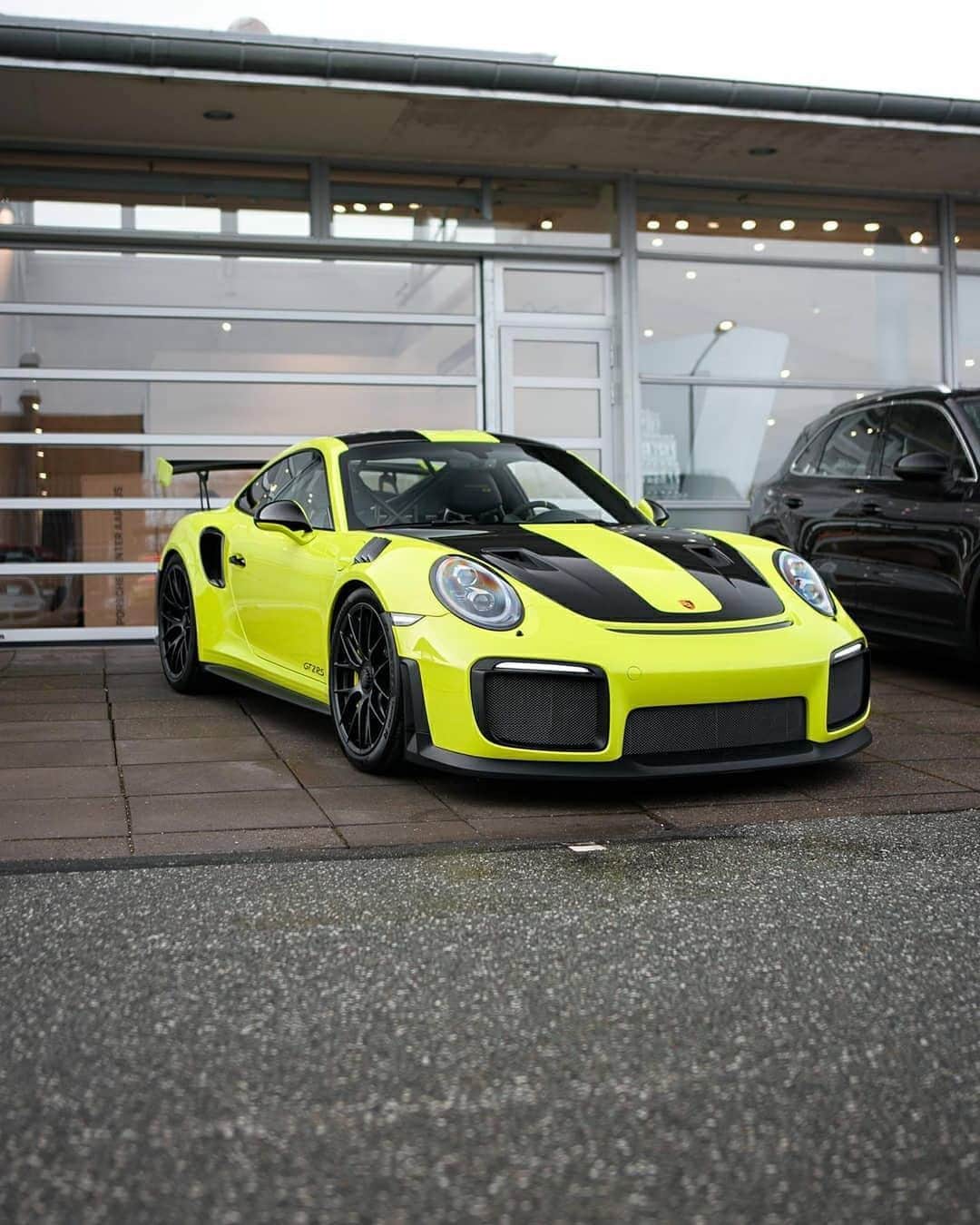 CarsWithoutLimitsさんのインスタグラム写真 - (CarsWithoutLimitsInstagram)「Acid Green GT2 RS Photos @nought2sixty  #carswithoutlimits #gt2rs」3月11日 23時12分 - carswithoutlimits