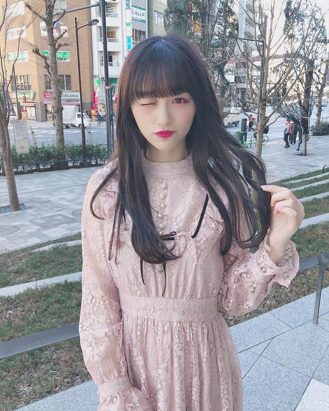 音嶋莉沙さんのインスタグラム写真 - (音嶋莉沙Instagram)「最近暖かくなってきて﻿ 春が近づいてきてるの嬉しい🌸﻿ ﻿ 👗Risaコーデ👗﻿ one-piece❤︎ @ankrouge_official ﻿ shoes❤︎ @majesticlegon_official ﻿ ﻿ このワンピース﻿ 色も春っぽくて袖の部分がレースになってて透けてるところが可愛いの🥰﻿ ﻿ この日は、メイクもピンクメイクにして春を先取りしちゃった☺︎﻿ ﻿ 使ったコスメ💄﻿ アイシャドウは、Twitterにも書いたけど﻿ 吉田朱里さんから頂いたアイシャドウ　﻿ 02 駆引きのピンクを使いました！﻿ 粘膜のとこにもピンクをいれてみました♡﻿ ﻿ リップは、#THREE のシマリングリップジャム05﻿ 結構前から愛用しているリップで乾燥もしにくくて使いやすいんです♡﻿ ﻿ ﻿ #春コーデ　#春メイク　#ピンクメイク #ankrouge #アンクルージュ  #bidol #吉田朱里 さん　#駆引きのピンク」3月11日 23時43分 - otoshima_risa