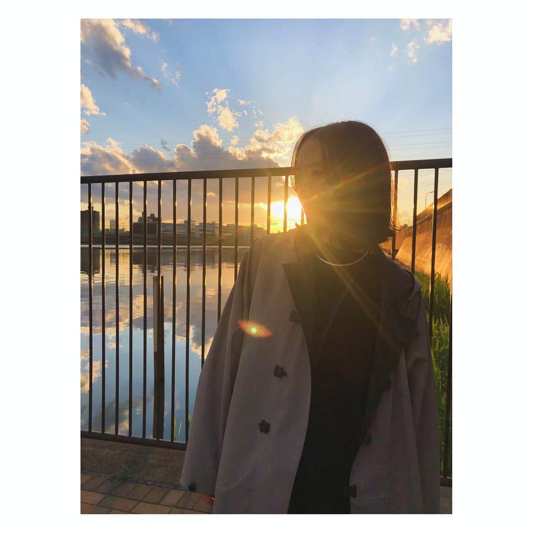 野尻美穂のインスタグラム：「何かを感じさせる程、綺麗な夕日だった。 色んな思いがあって今があるね。 今日も1日ありがとう🙂おやすみなさい🌙 #311」