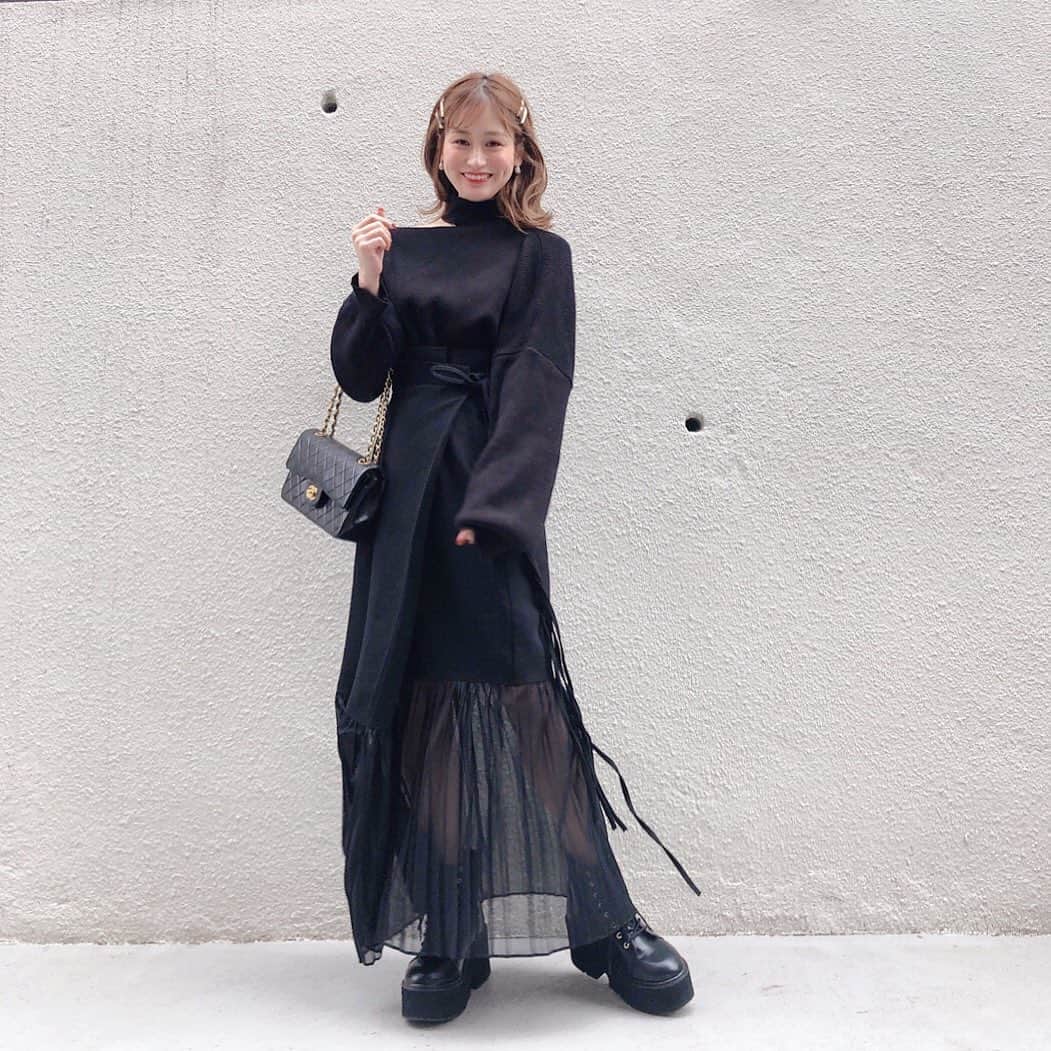 のインスタグラム：「All black code 🖤🖤 スカートは @amel_official__ . . #amel #エイメル #amel2020 #シンプルコーデ #amelデニム #あおぞら私服」