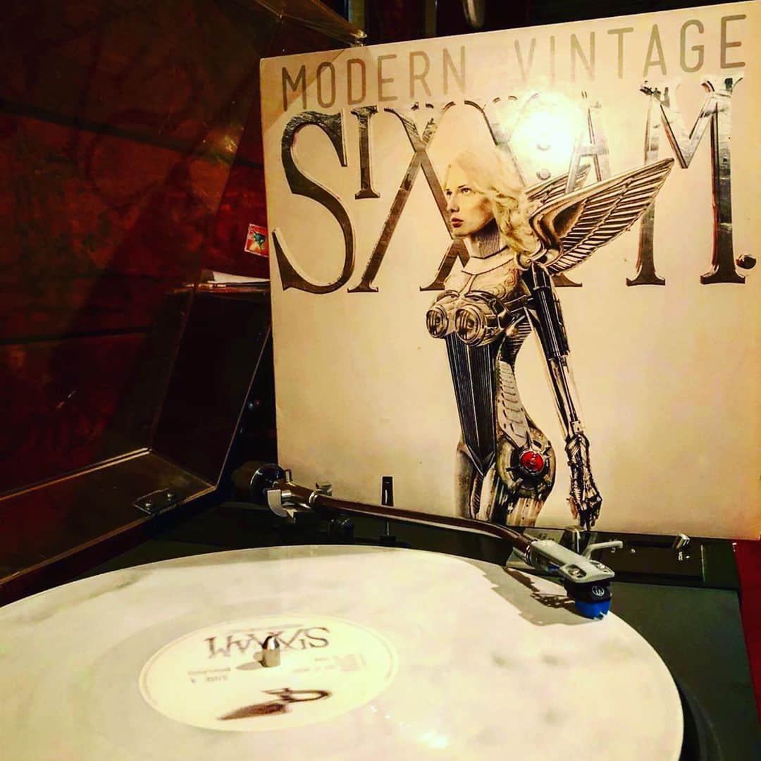 SIXX:A.M.のインスタグラム：「“Underneath those lights you will look so beautiful”  #nowspinning #nowplaying  #sixxam 📷 @johnathan_ramos」