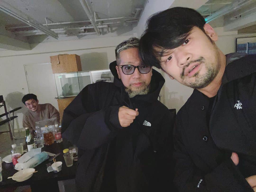 石川龍のインスタグラム：「アウターかぶりw グルーヴしてた！シャーさんと！ #thenorthface #hyke #ノースフェイス #thenorthfacehyke」