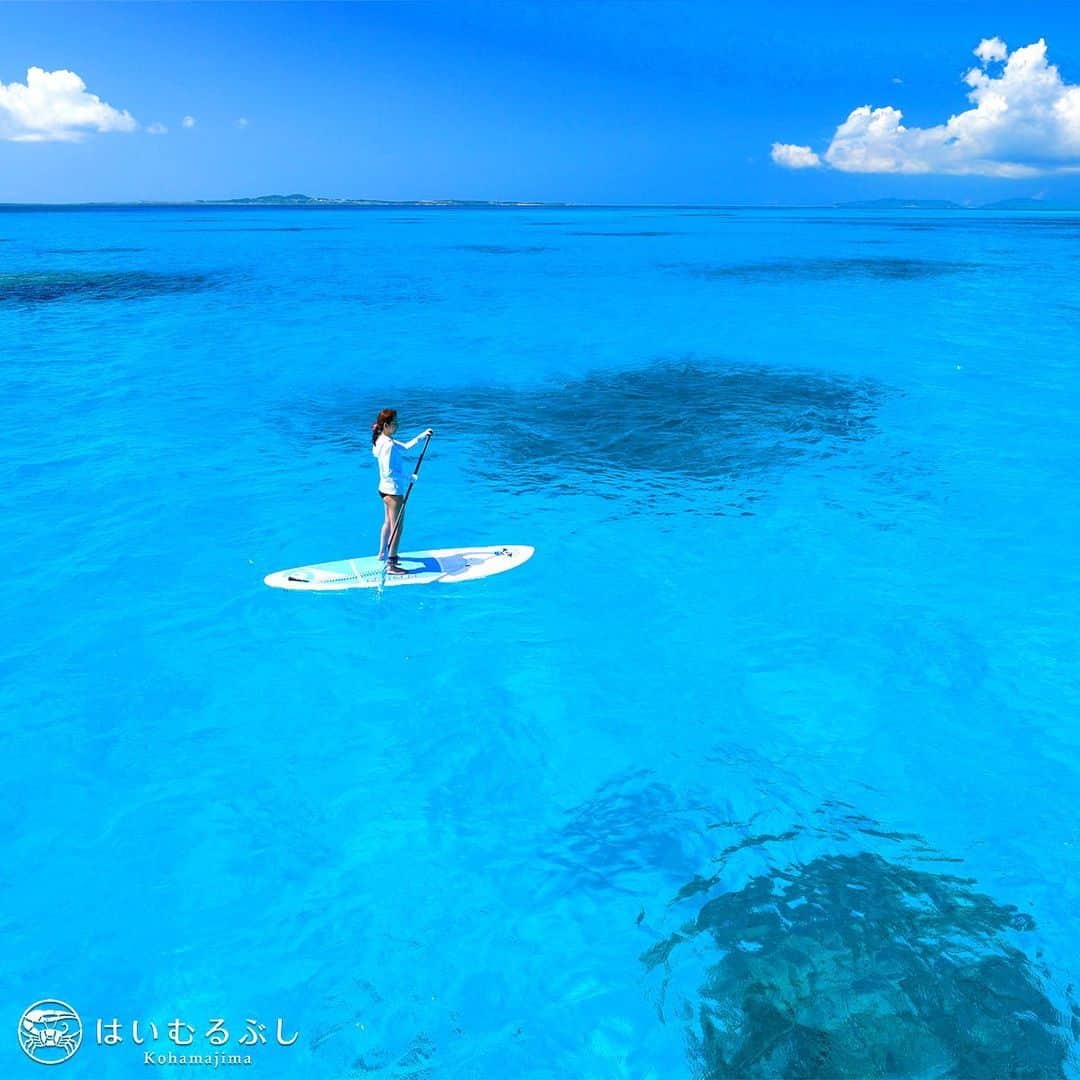 HAIMURUBUSHI はいむるぶしさんのインスタグラム写真 - (HAIMURUBUSHI はいむるぶしInstagram)「SUPボードでサンゴ礁の海を散策。 青空の下、パドルで漕ぎ進みながら、海上から観る絶景に癒されます。 #沖縄 #八重山諸島 #小浜島 #はいむるぶし #japan #okinawa #kohamaisland #kohamaisland #haimurubushi」3月12日 0時35分 - haimurubushi_resorts