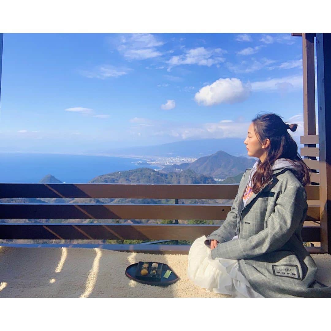 板野友美さんのインスタグラム写真 - (板野友美Instagram)「2月に行った伊豆温泉の帰りに #伊豆の国パノラマパーク  寄って帰ったよ🌞  太陽と空気と自然を堪能。」3月12日 0時55分 - tomo.i_0703