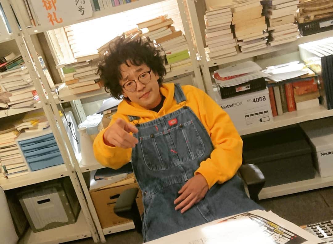 今井隆文さんのインスタグラム写真 - (今井隆文Instagram)「#知らなくていいコト  御視聴、本当にありがとうございました。 本当にめちゃくちゃ楽しい現場でした！ 現場は、大人の学園物みたいな感じで、1クラスが集まったみたいな状況で、誰かがなんかやったら総ツッコミする！みたいな賑やかな感じでした。こちらの模様は、DVDとBlu-rayの特典映像に入ってると思います！←宣伝笑  吉高由里子氏が全身全霊でみんなを引っ張ってくれ、スタッフさんがすごい技術で支えてくれ、大石さんの力強い、言葉、監督達の演出がもうね、本当に素晴らしかったです。  あー終わっちゃった。と、いま抜け殻のようになっています。  本当に世の中が大変なことになっていますが、エンターテイメントで、僕達は、何かを提供したいと思っております。それが、どんな形でも！  ケイトのように、自分が信じた道を突っ走りたい。 野中も色々あったけど、突っ走った結果だ！  この作品の一部に慣れたことを光栄に思います。  週刊イーストの黒川班で、小野寺という役に出会えて幸せでした！  どもっ！！！！」3月12日 0時56分 - imataka_tenpa