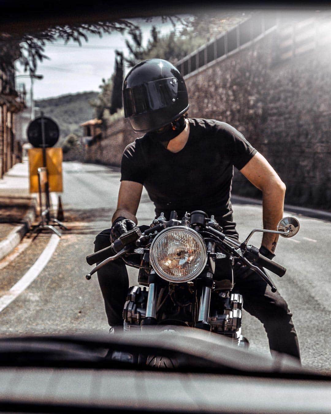 epidemic_motorsさんのインスタグラム写真 - (epidemic_motorsInstagram)「through the rear window 📸 @nikitacasucci via @mat_giova #suzuki #caferacer #caferacerclub #gsx #750 #1982 #handmade #builtnotbought #nightshot #totalblack #blacknoir #caferacergram #rider #motorbike #classic #vintage #oldschool #retro #80s #elegant #glossy #matt #paintitblack #suzukimotor #suzukimoto #rearwindow #window」3月12日 1時19分 - epidemic_motors