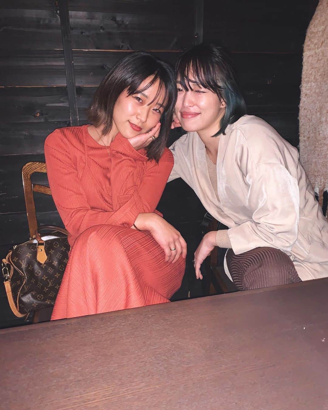 上野智子さんのインスタグラム写真 - (上野智子Instagram)「姉さんと酔っ払って一緒に帰れる幸せったら無いです。ずっとずっと憧れの人。 ♡  #zipfm #名古屋 #みさとも #ルームシェア」3月12日 1時27分 - tomokoueno