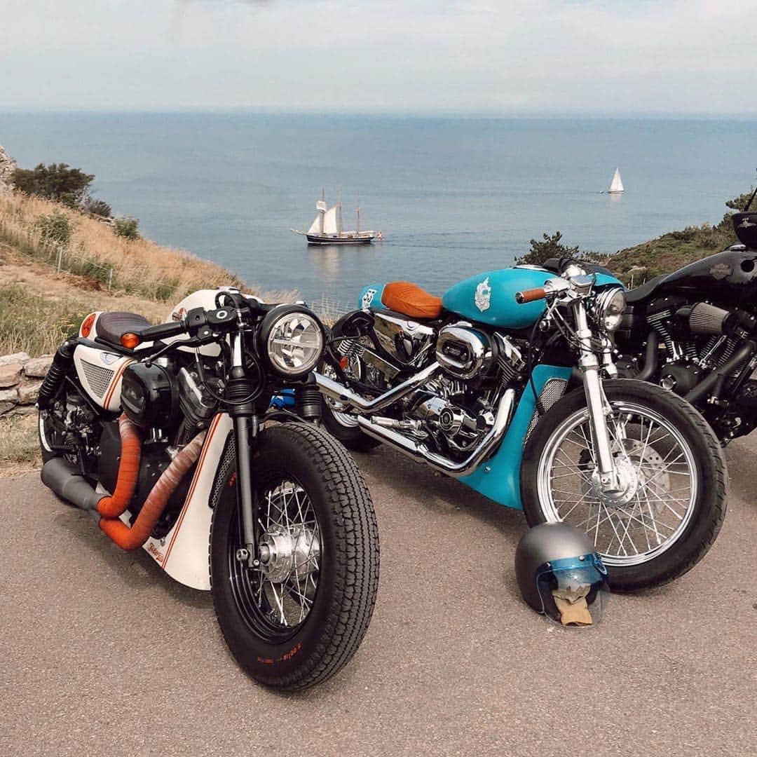 epidemic_motorsさんのインスタグラム写真 - (epidemic_motorsInstagram)「Parking space with a view 🏍⛵️🏍 via @littlebluestories . . #harleydavidson #harleylife #findyourfreedom #freedommachine #caferacer #sportster #cafesportster #federicomotors #skåne #kullen #helsingborg #vacay #sailboat」3月12日 1時33分 - epidemic_motors