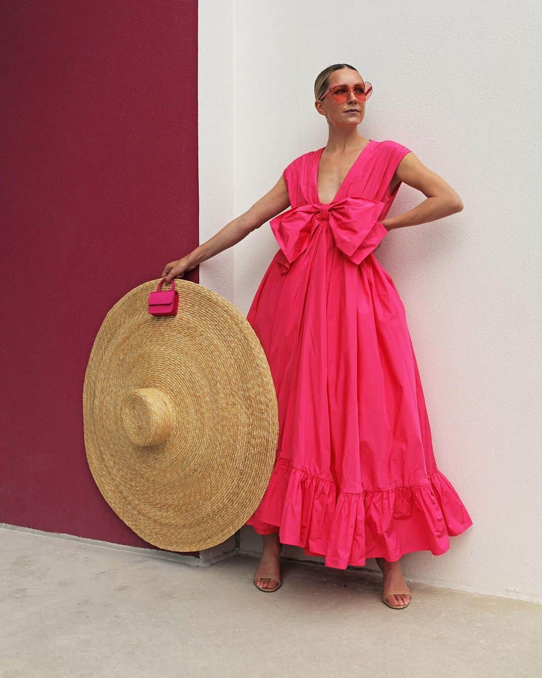 ブレア・イーディーさんのインスタグラム写真 - (ブレア・イーディーInstagram)「<I spy with my little eye 👀 a lil bag and a v big hat> 💕#onwednesdayswewearpink #msgm #microbag」3月12日 3時14分 - blaireadiebee