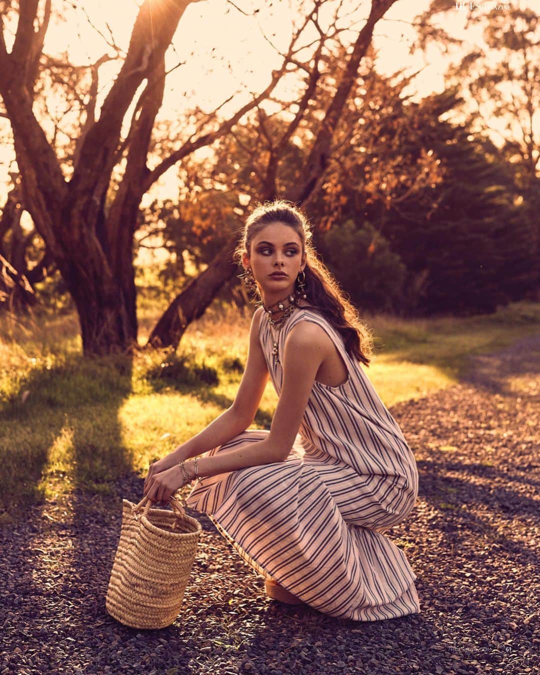 メイカ・ウーラードさんのインスタグラム写真 - (メイカ・ウーラードInstagram)「Picnic for one 😂  Editorial in @7huesmag  Team @alexandraphillipsphotography @kylie_m_brown @andrewtarquinistylist @kitte_au @becandbridge  #editorial #sunset  #follow #woollard #beauty #sun #summer #meikawoollard  #imgmodels #zara #kitteau #picnic #farmgirl #giantmanagement」3月12日 5時11分 - meikawoollard