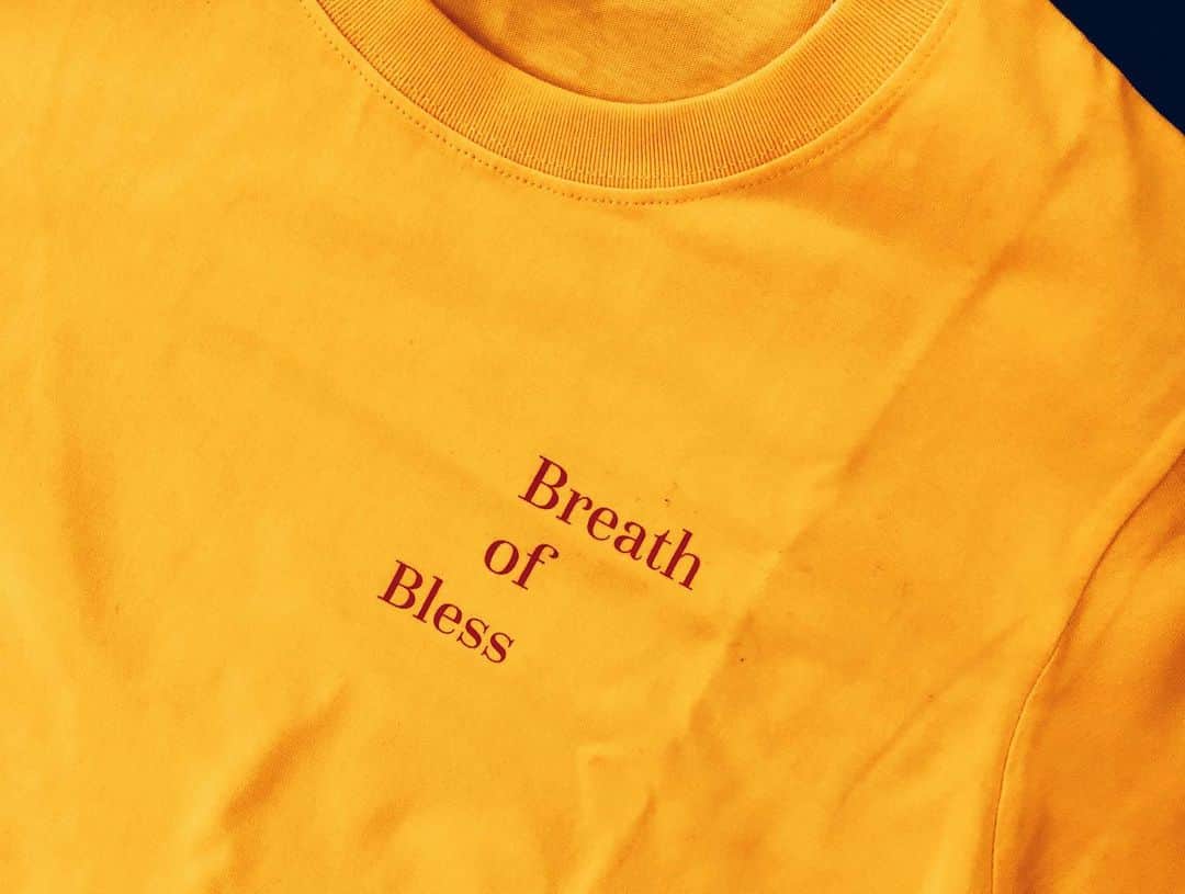 ASKAさんのインスタグラム写真 - (ASKAInstagram)「ASKA×TOWER RECORDSコラボグッズ。  ASKA New Album「Breath of Bless」のTシャツは、黒、黄色の2色展開です。 胸の部分に「Breath of Bless」の文字。そして、背中には「ASKA」と「TOWER RECORDS」が刻まれています。  #aska #aska_official #newalbum #breathofbless #museum #towerrecords  #タワレコ #コラボグッズ #Tシャツ #サイズは4サイズ展開 #いよいよ明日から開催 #お待ちしています」3月12日 15時01分 - aska_official921