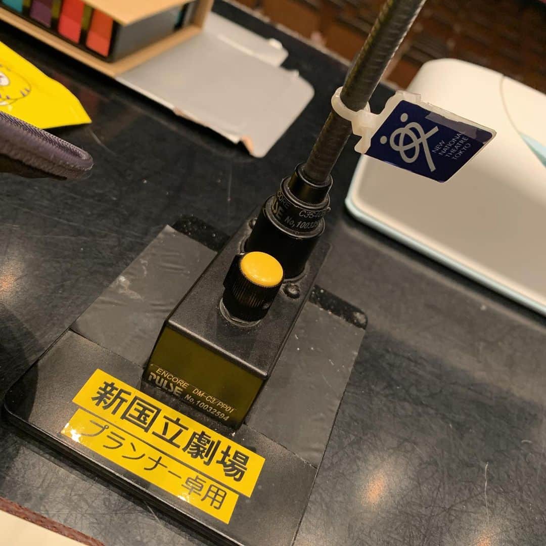 のインスタグラム：「上演出来る日を目指して、今日も舞台稽古頑張ります。 #舞台 #脳内ポイズンベリー #劇場の手元あかり #有難し #みんな手洗いしっかり」