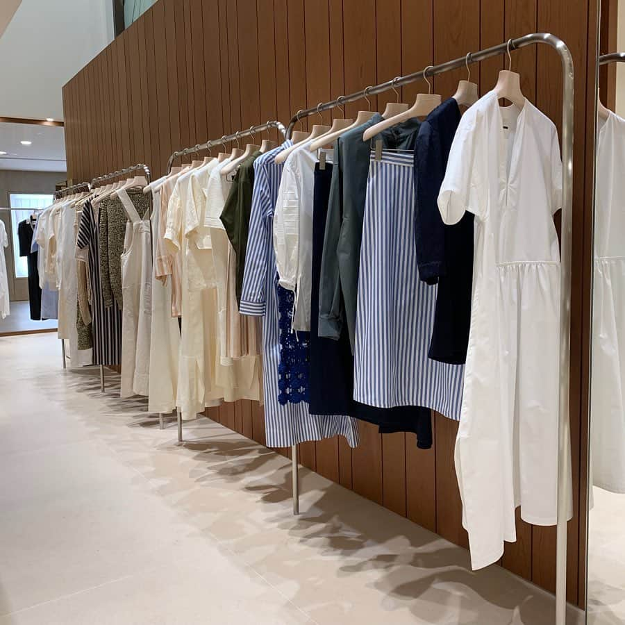 HANKYU.MODEさんのインスタグラム写真 - (HANKYU.MODEInstagram)「JIL SANDER RENEWAL OPEN At 3F MODE 詳しくはプロフィールURLをチェック！ #Hankyu #HANKYUMODE #umedahankyu #阪急うめだ本店 #うめだ阪急 #阪急百貨店 #osaka #umeda #mode #JILSANDER #ジルサンダー #リニューアルオープン」3月12日 15時03分 - hankyumode