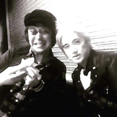 のインスタグラム：「🥀ライヴハウス万歳 ナニーキクチくん お誕生日おめでとう！ ・ @takeshikikuchi  #新宿レッドクロス #ナニーキクチ #イマイアキノブ  #imaiakinobu」