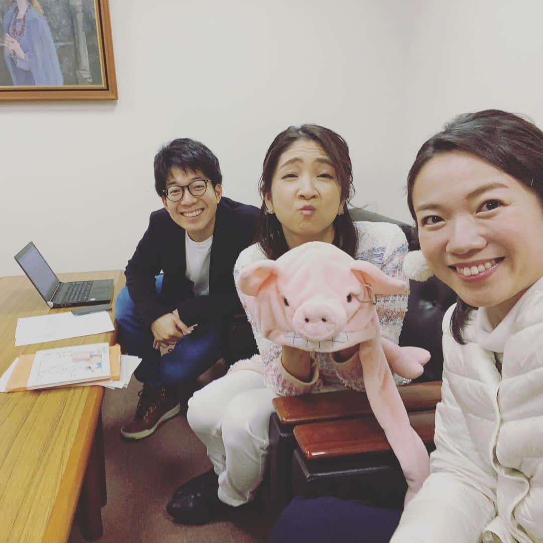 北海道放送「今日ドキッ!」さんのインスタグラム写真 - (北海道放送「今日ドキッ!」Instagram)「こんにちは✨  HBC公式YouTubeチャンネルで 今日もこのあと生配信がありますよ〜！ 堰八アナ、その顔、大丈夫ですか？！🤣w メッセージおまちしてまーす！  #HBCアナウンサー　#YouTube #生配信　#アナドキッ！　#堰八アナ　#堀内アナ　#金城アナ」3月12日 15時19分 - hbc_kyodoki