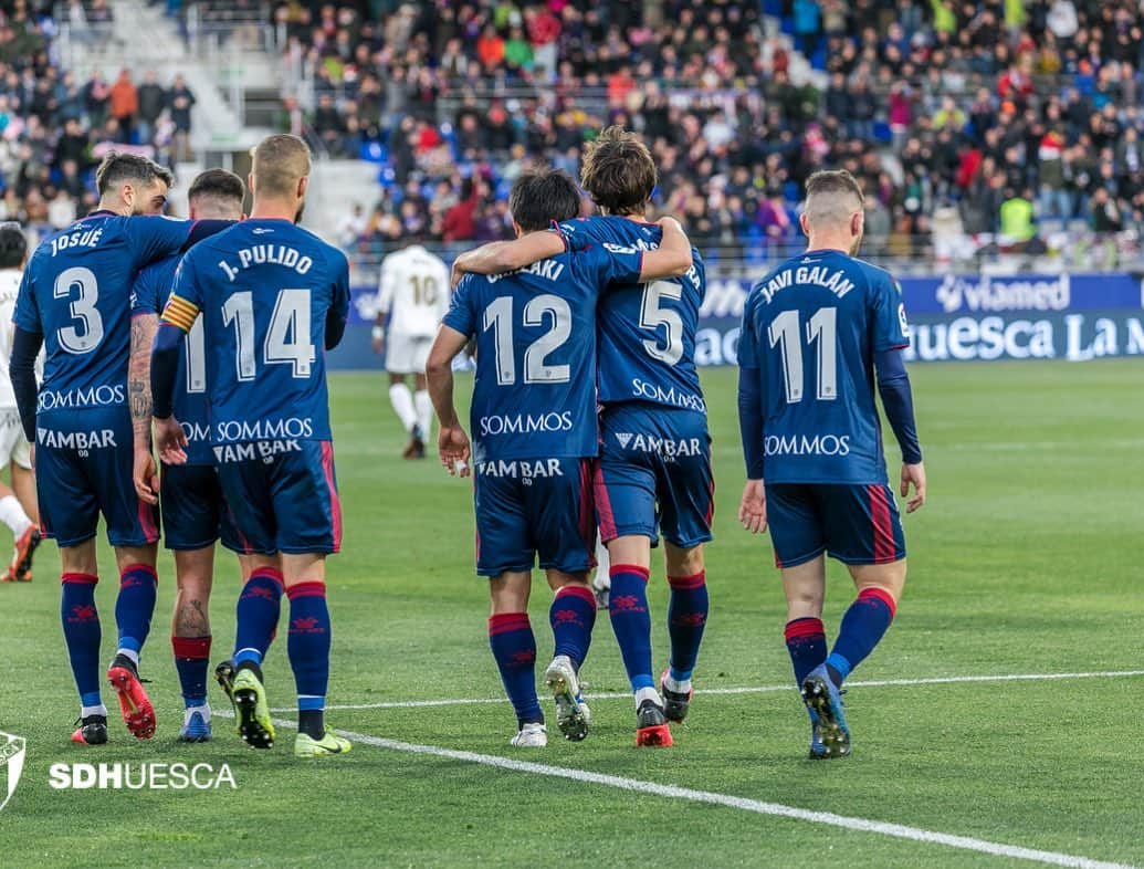 岡崎慎司のインスタグラム：「🤝💪⚽️」