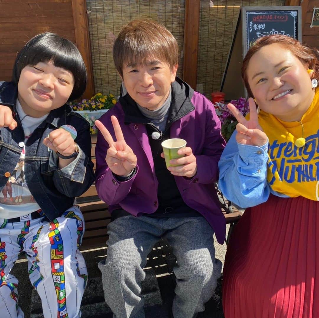 おかずクラブのインスタグラム：「連投してるよ。オカリナです。  デルサタのロケでパン屋さんに行きましたよ！  パンは美味しいね🥐🥖🍞 濱口さんと三人のロケでした。  写真て何枚かに1枚目をつぶっちゃいますね。  東海地方に来たら土曜日の朝はデルサタ見てね！！ 楽しい番組です。  #デルサタ  #俺のパンフェス」