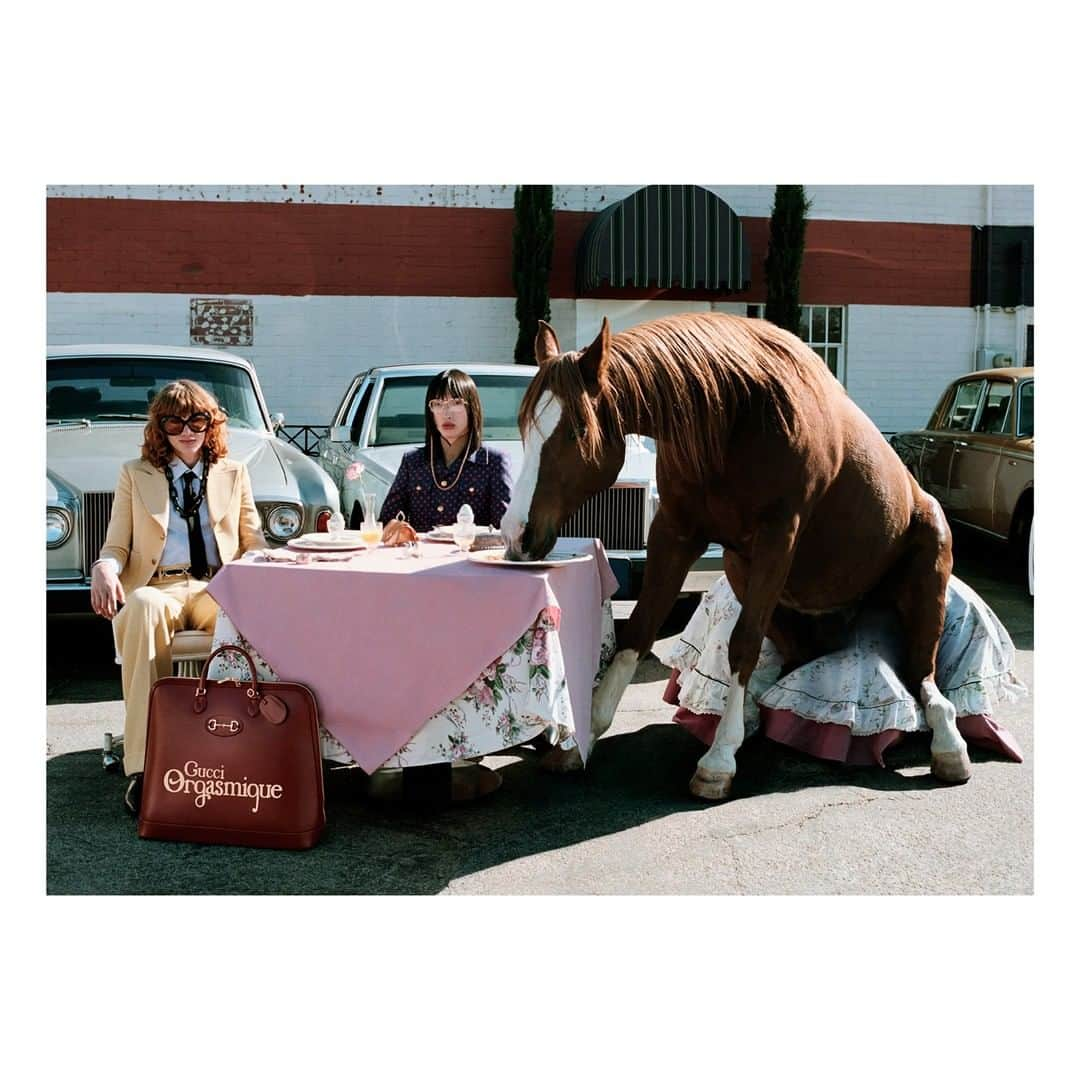 グッチさんのインスタグラム写真 - (グッチInstagram)「Lunch time for #OfCourseAHorse, the #GucciSS20 advertising campaign featuring @alessandro_michele’s latest collection including the #Gucci1955Horsebit top handle printed with the words ‘Gucci Orgasmique’. Discover more through link in bio. #GucciOrgasmique #AlessandroMichele American Humane monitored the animal action on the set of the #GucciSS20 campaign. No animals were harmed®️.」3月12日 7時59分 - gucci