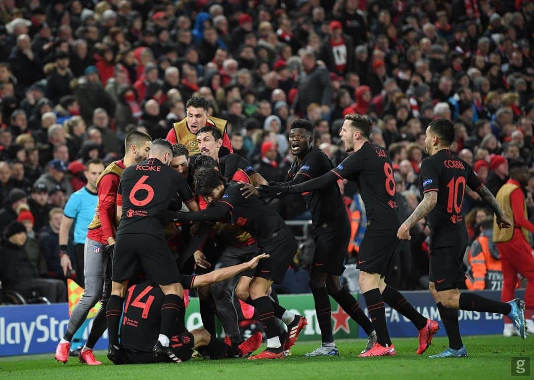 サウル・ニゲスさんのインスタグラム写真 - (サウル・ニゲスInstagram)「VAMOOOS!!! Conseguimos el objetivo y estamos en la siguiente ronda de la @championsleague 💪🏽💪🏽🔴⚪️ Impresionante el equipo, espectacular la afición...INCREÍBLE!!! #AupaAtleti @atleticodemadrid」3月12日 8時29分 - saulniguez