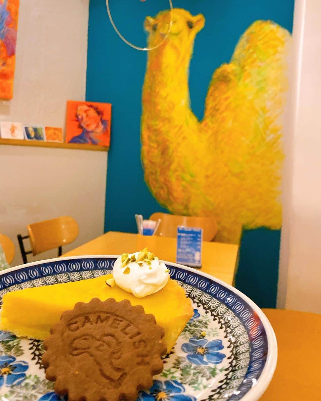永山飛鳥さんのインスタグラム写真 - (永山飛鳥Instagram)「かわいいラクダ発見🐪 みんなの肩にもラクダおいてあげた✨ かわいいお店で、ご飯もデザートもめっちゃ美味しくて落ち着けるお店💕 〜GALLERY&CAFE CAMELISH〜  東京でりなとごはん食べてるのなんか新鮮やった☺️ 短い時間やったけど楽しかったな〜  #あすきょう　#双子 #一卵性双生児 #アイドル　#プ女子　#ラクダ」3月12日 8時45分 - asuka_nagayama