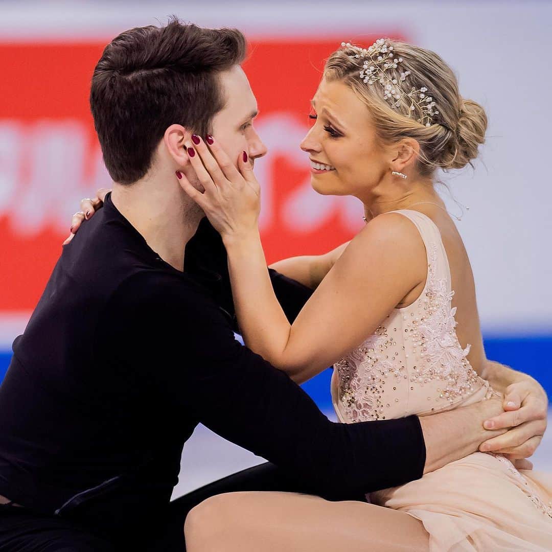 カーステン・ムーア＝タワーズのインスタグラム：「I am just one of so many people who are devastated to have the World Championships cancelled. I respect the decision completely and acknowledge that the health of everyone involved in this event is paramount over anything else. That being said, we selfishly wanted one more chance to perform these programs for you all. We were super optimistic about our worlds experience based on our past month of training and were obviously thrilled at the prospect of it being at home. Alas, it was not meant to be this time. I hope everyone stays safe and healthy and I can’t wait to see you next season! 📸 @danielleearlphotography  #worldfigure #montreal2020」